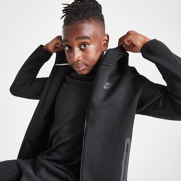 Co to Tech Fleece? Poznaj rewolucyjny materiał od Nike