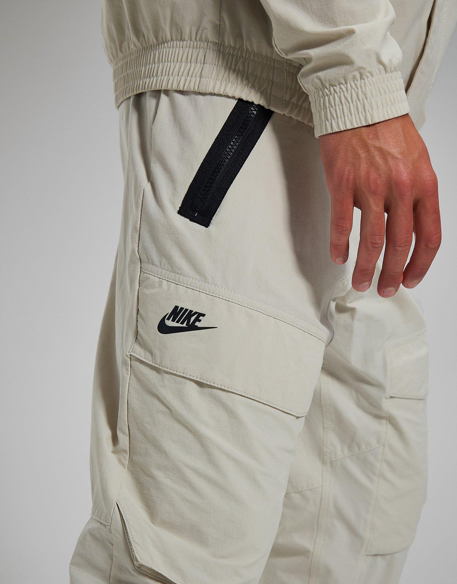 NIKE SPODNIE M NSW AIR MAX WVN CARGO PANT FN0242-072 Beżowy