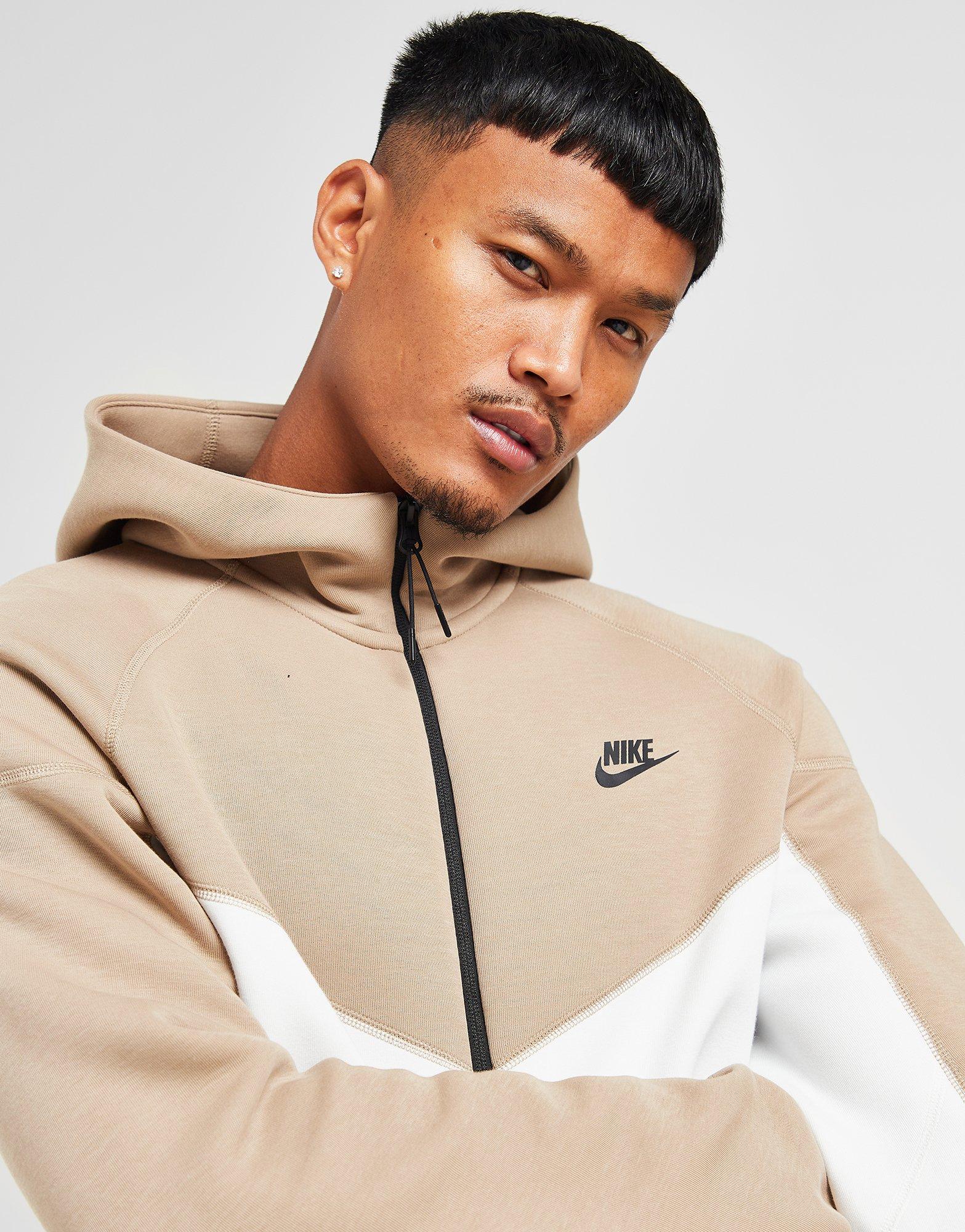 Férfi pulóverek NIKE PULÓVER CIPZÁRAS KAPUCNIS M NK TCH FLC FZ WR FB7921-121 Bézs