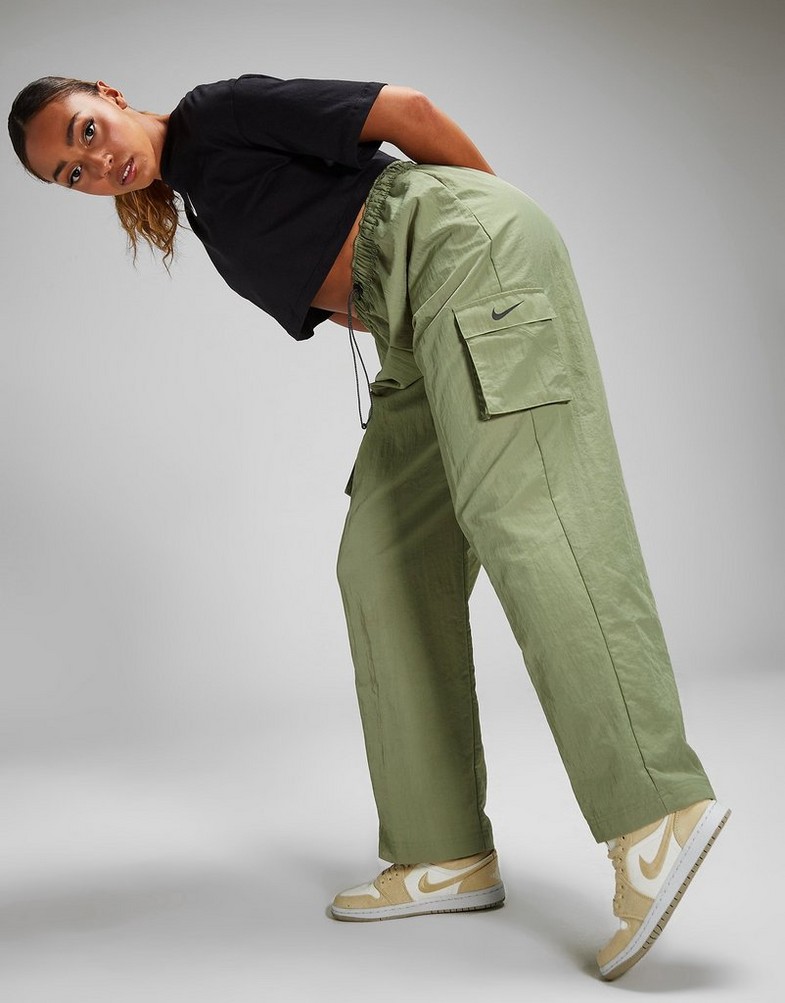 Жіночі штани NIKE ШТАНИ W NSW ESSNTL WVN HR PNT CARGO DO7209-386 Хакі