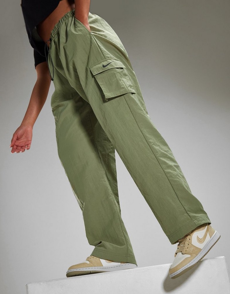 Жіночі штани NIKE ШТАНИ W NSW ESSNTL WVN HR PNT CARGO DO7209-386 Хакі