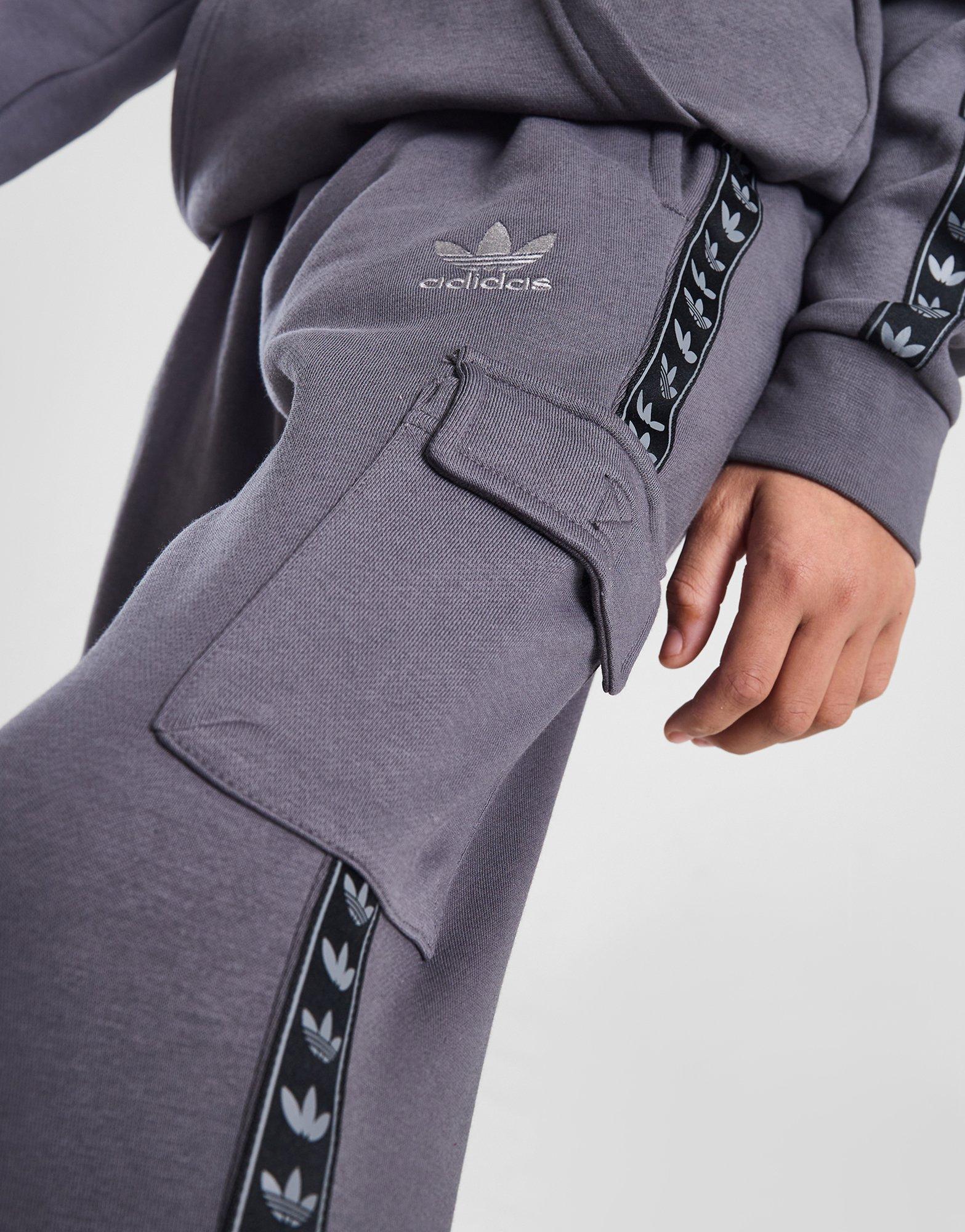 Pantaloni pentru copii ADIDAS PANTALONI  TPE JOG GRY/BLK IQ4707 Gri