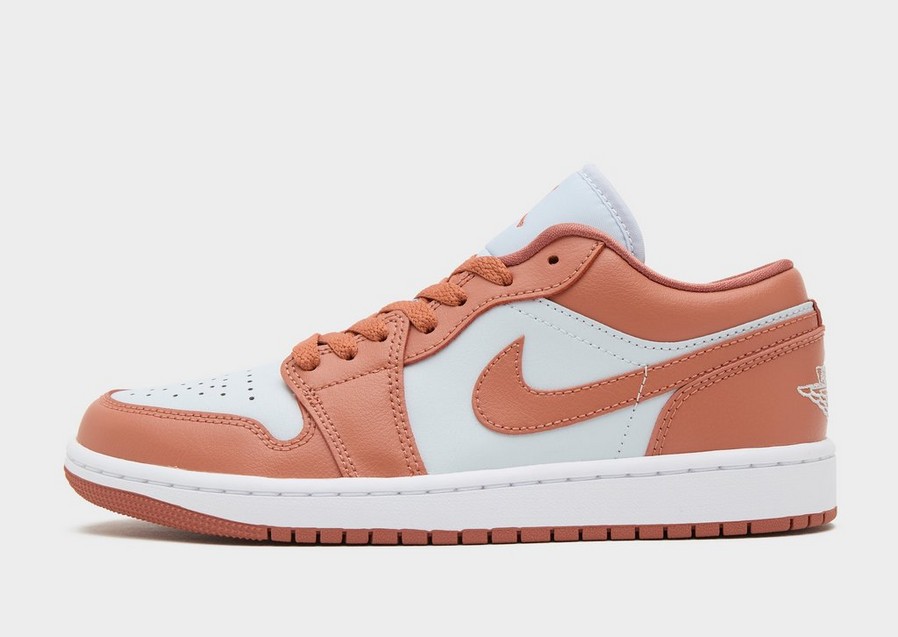 Adidași de damă WMNS AIR JORDAN 1 LOW  DC0774-080 Roz