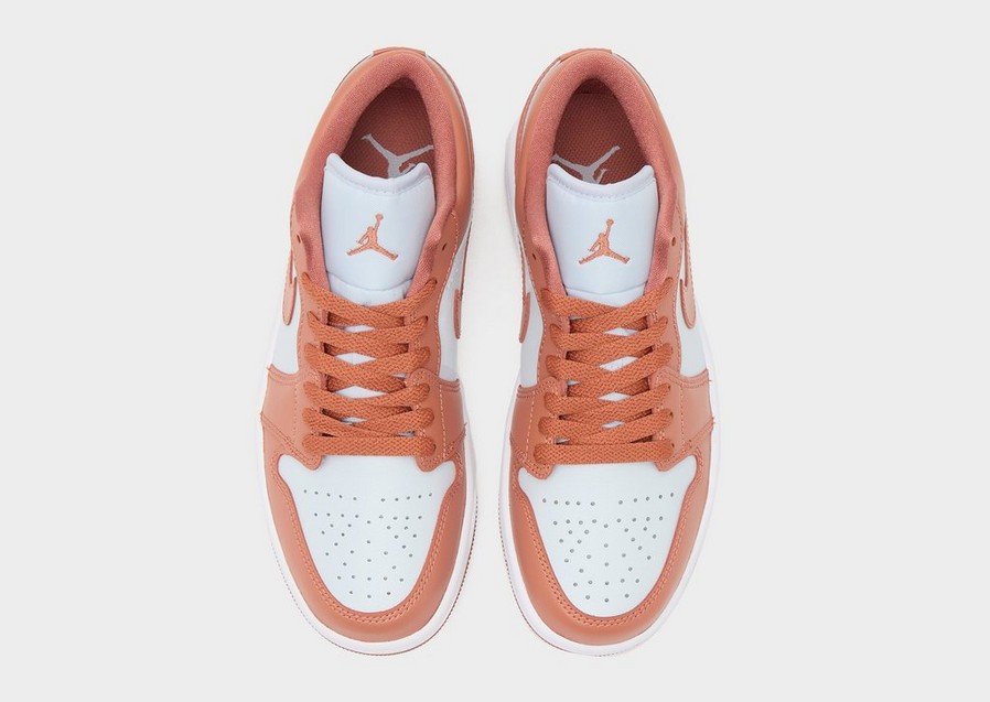 Adidași de damă WMNS AIR JORDAN 1 LOW  DC0774-080 Roz
