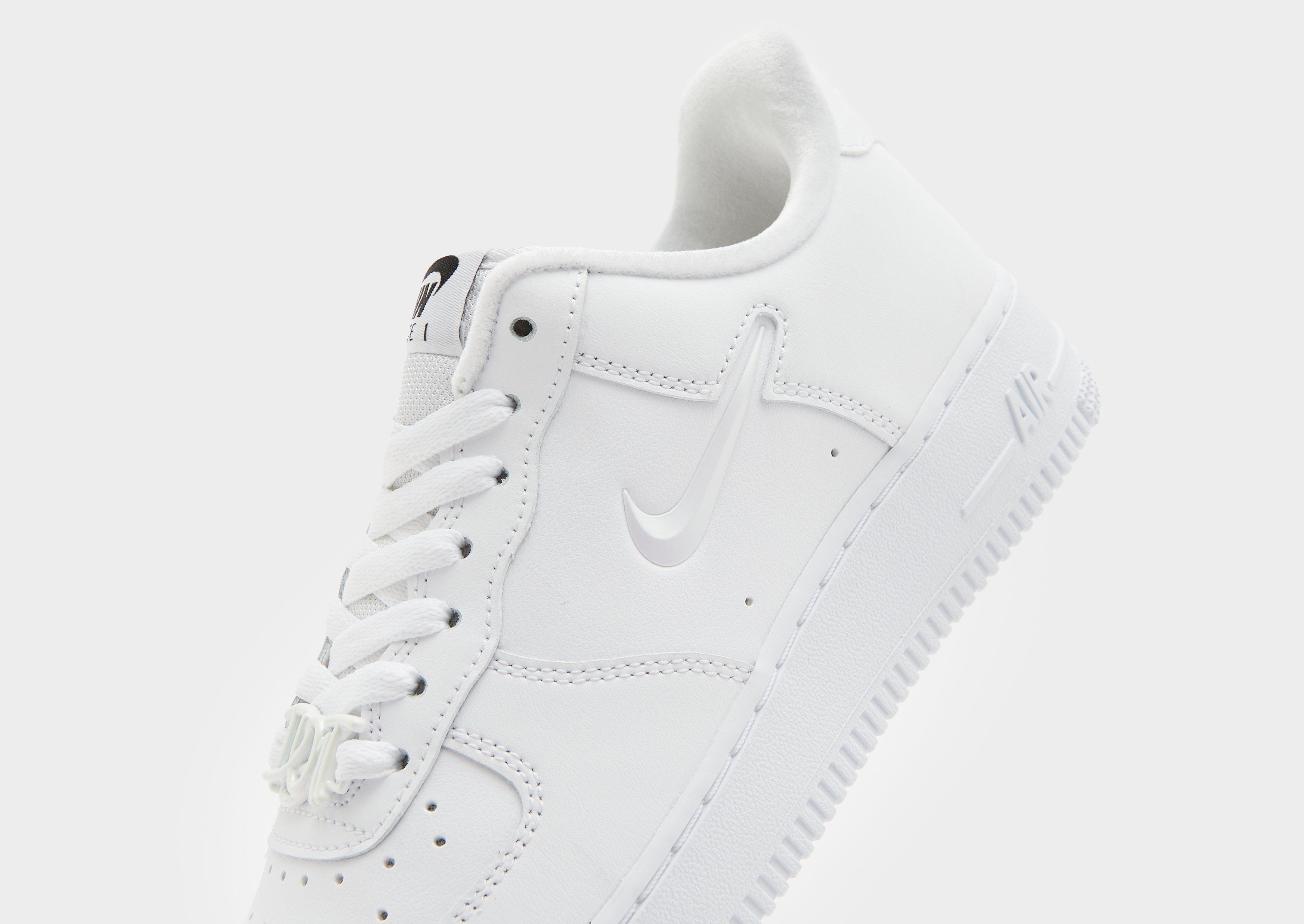 Дамски обувки NIKE WMNS AIR FORCE 1 '07 SE FB8251-100 Бял