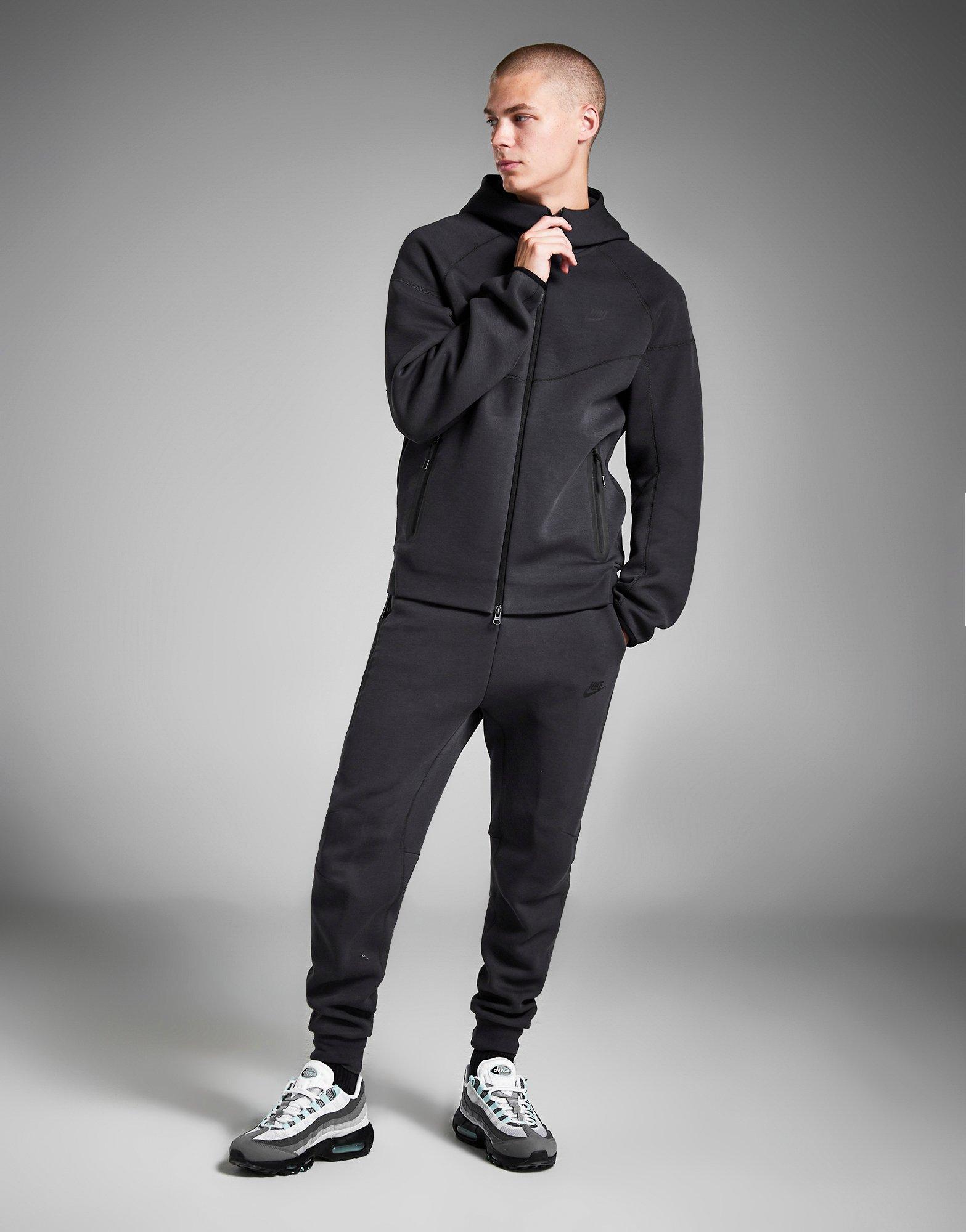 Мъжка блуза NIKE СУИТЧЪР С КАЧУЛКА M NK TCH FLC FZ WR HOODIE FB7921-060 Черен