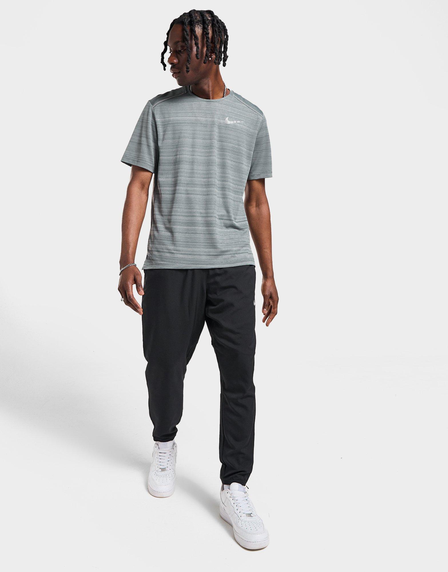 Férfi póló NIKE PÓLÓ M NK DF MILER SS RUNNING FZ4782-084 Szürke