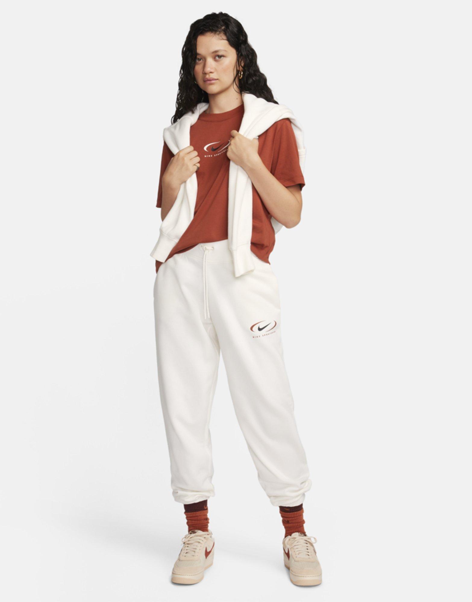 Дамска тениска NIKE ТЕНИСКА NSW TEE BF PRNT SWSH FQ8817-832 Кафяв