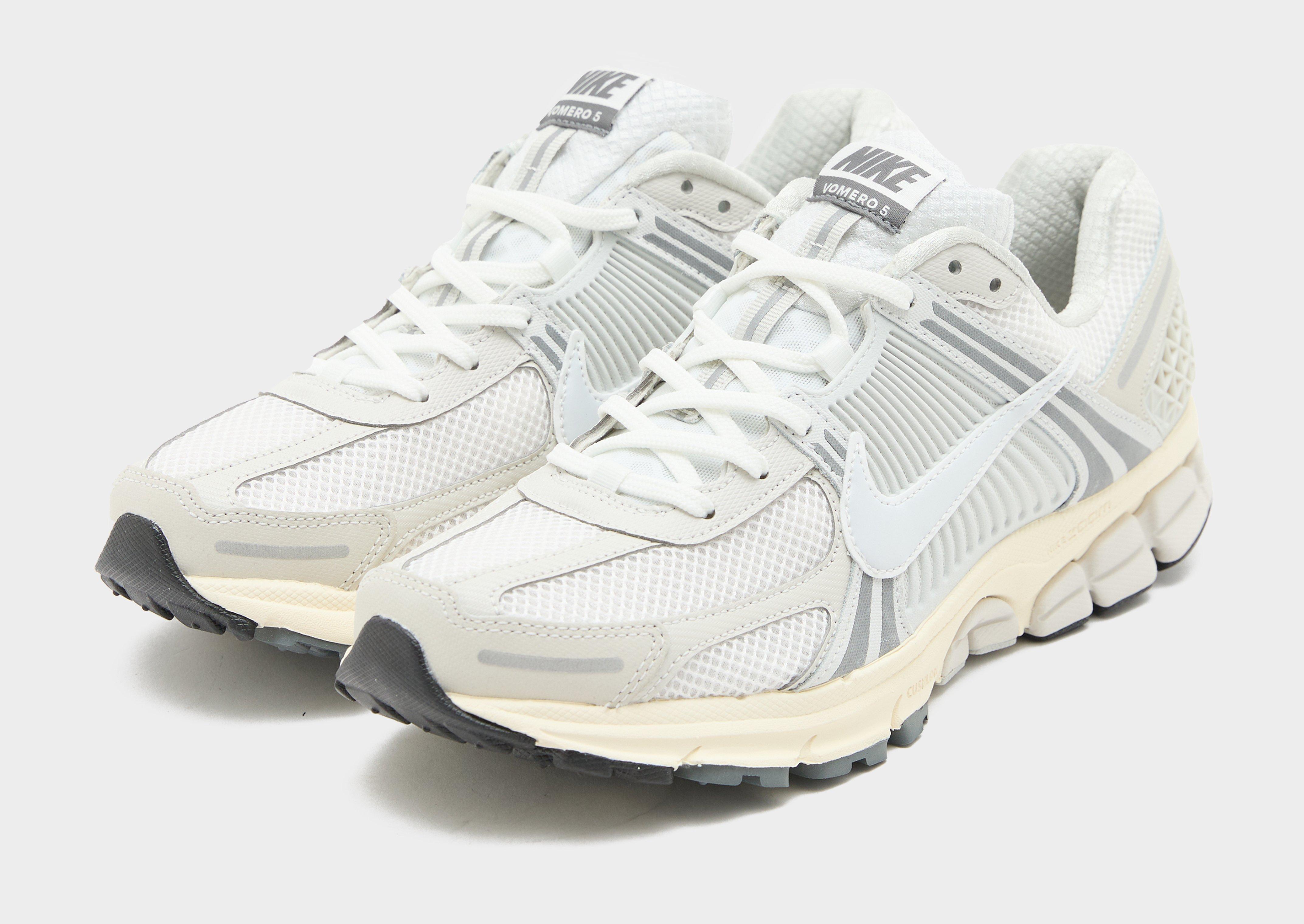 Мъжки маратонки NIKE ZOOM VOMERO 5 HF0731-007 Сив