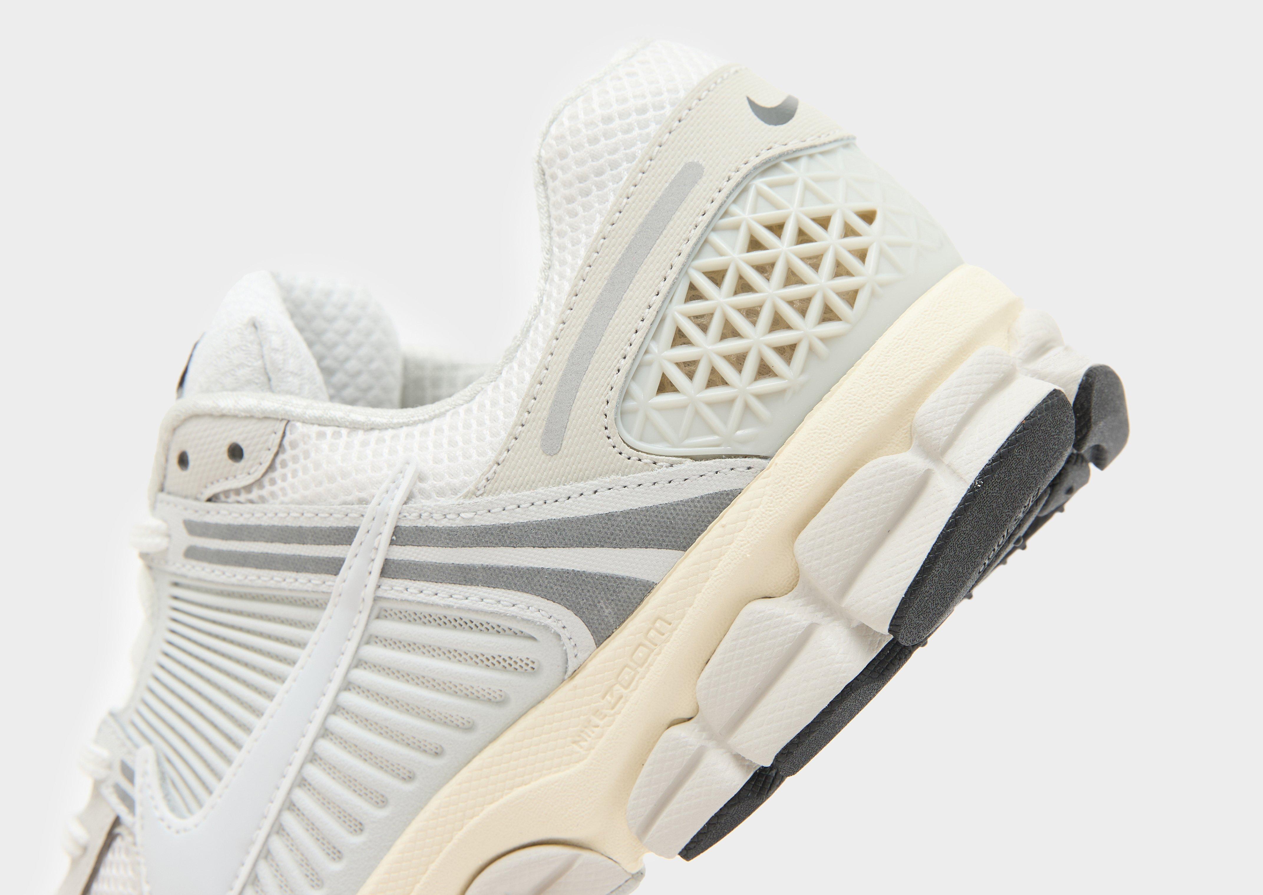 Мъжки маратонки NIKE ZOOM VOMERO 5 HF0731-007 Сив