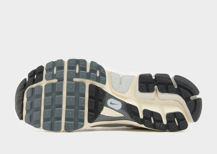 Buty sneakersy męskie NIKE ZOOM VOMERO 5 HF0731-007 Szary