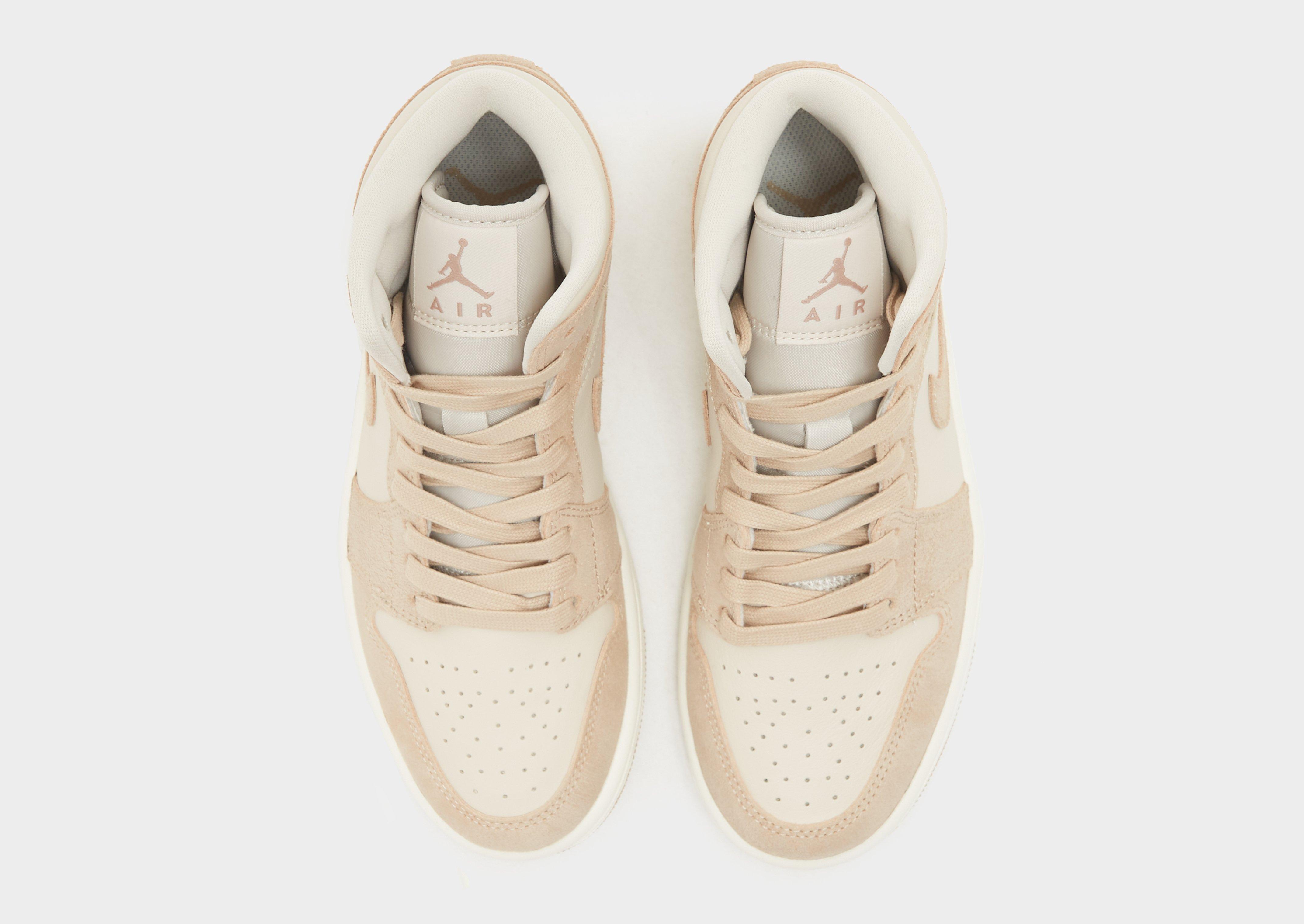 Adidași de damă WMNS AIR JORDAN 1 MID SE FJ3448-200 Bej