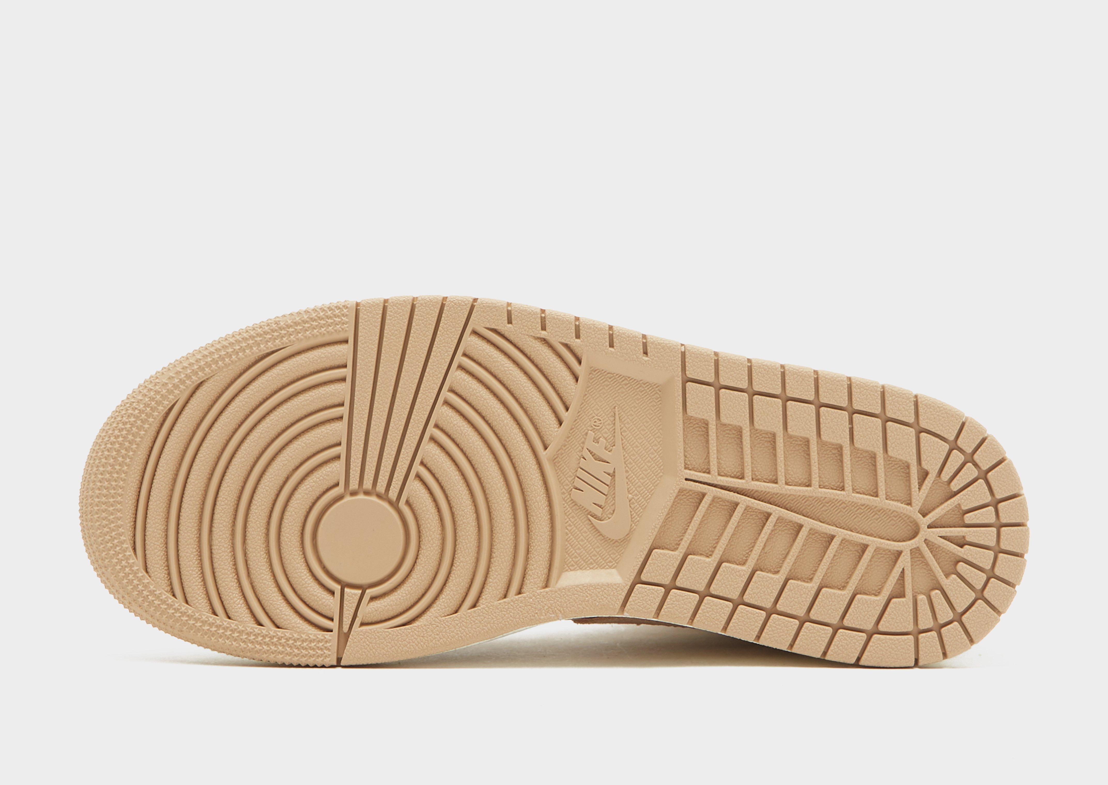 Adidași de damă WMNS AIR JORDAN 1 MID SE FJ3448-200 Bej