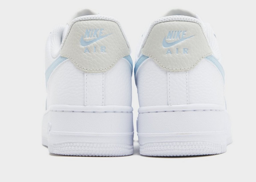 Adidași de damă NIKE W AIR FORCE '07 HF0022-100 Alb