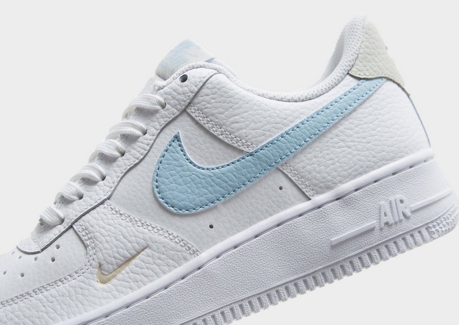 Adidași de damă NIKE W AIR FORCE '07 HF0022-100 Alb