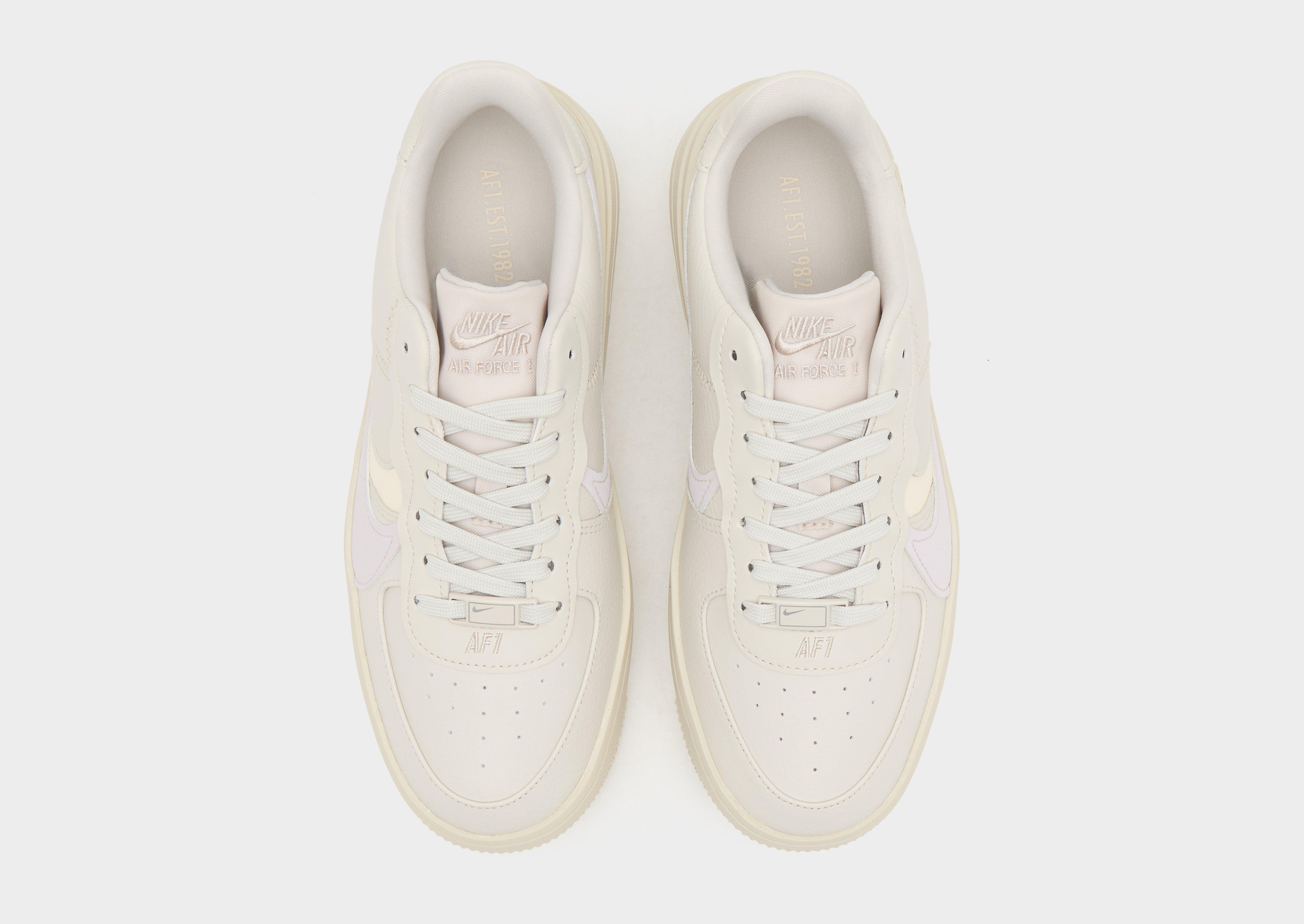 Дамски обувки NIKE AIR FORCE 1 PLT.AF.ORM DJ9946-108 Бежов