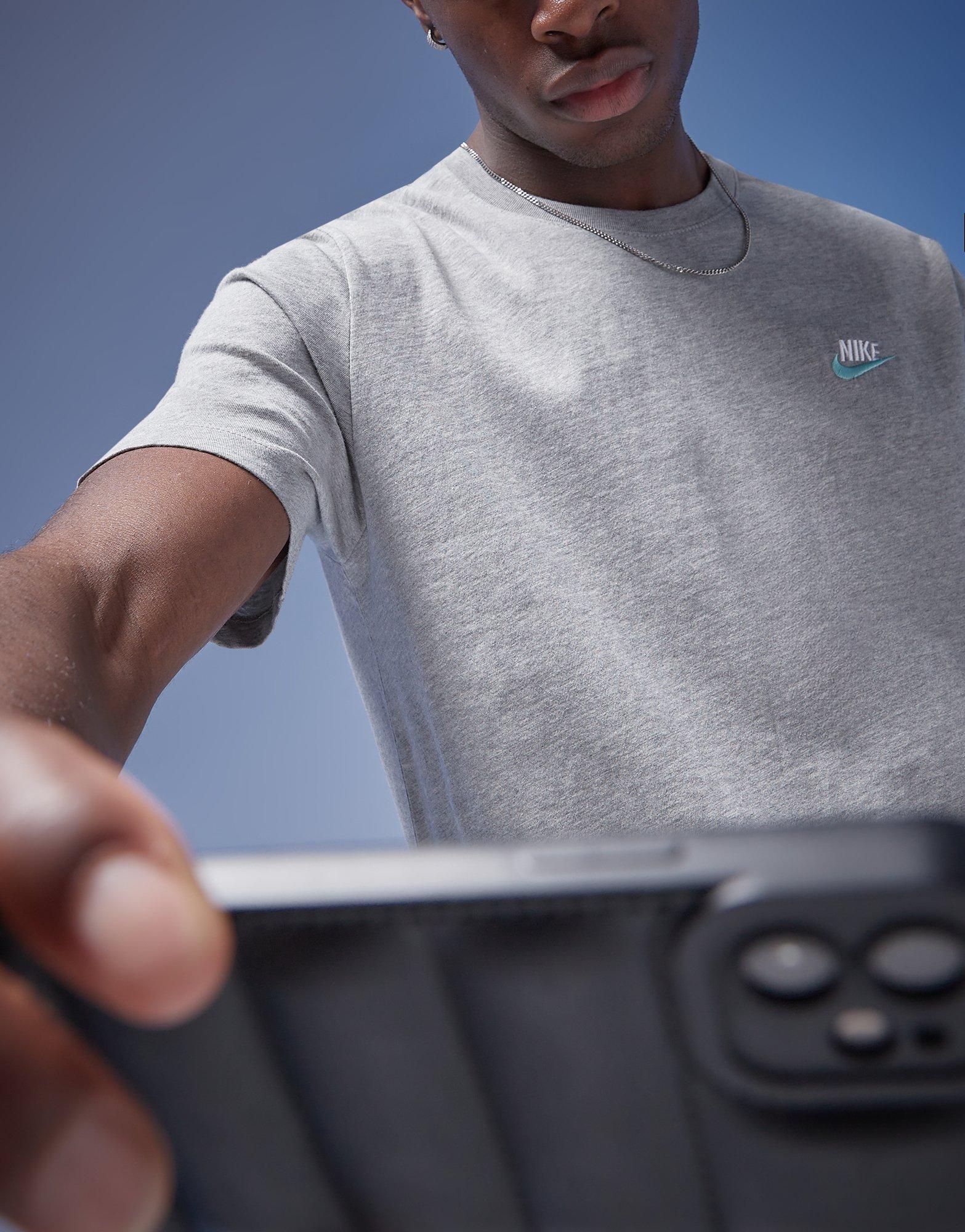 Мъжка тениска NIKE ТЕНИСКА M NSW CLUB DT TEE TEE TABLE FD1184-064 Сив