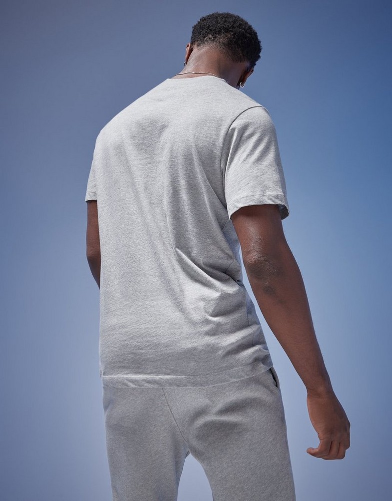 Чоловічі футболки NIKE ФУТБОЛКА M NSW CLUB DT TEE TEE TABLE FD1184-064 Сірий
