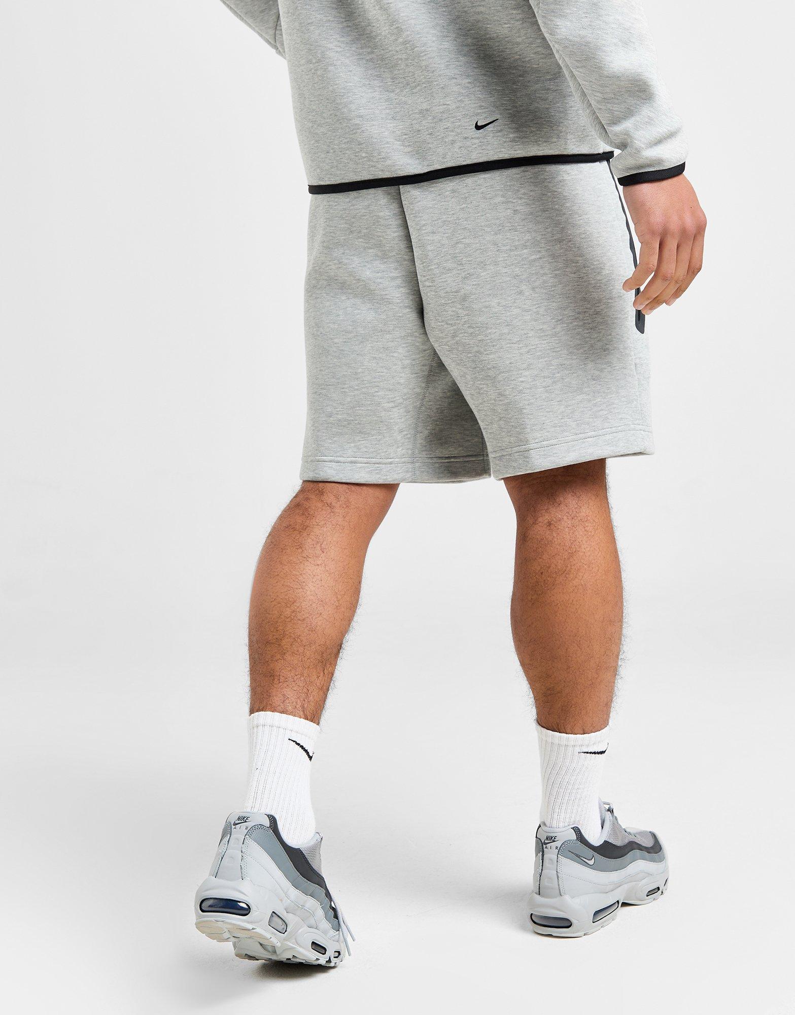 Pantaloni scurți pentru bărbați NIKE PANTALONI SCURȚI TECH SHORT DGH SHORTS FB8171-063 Gri