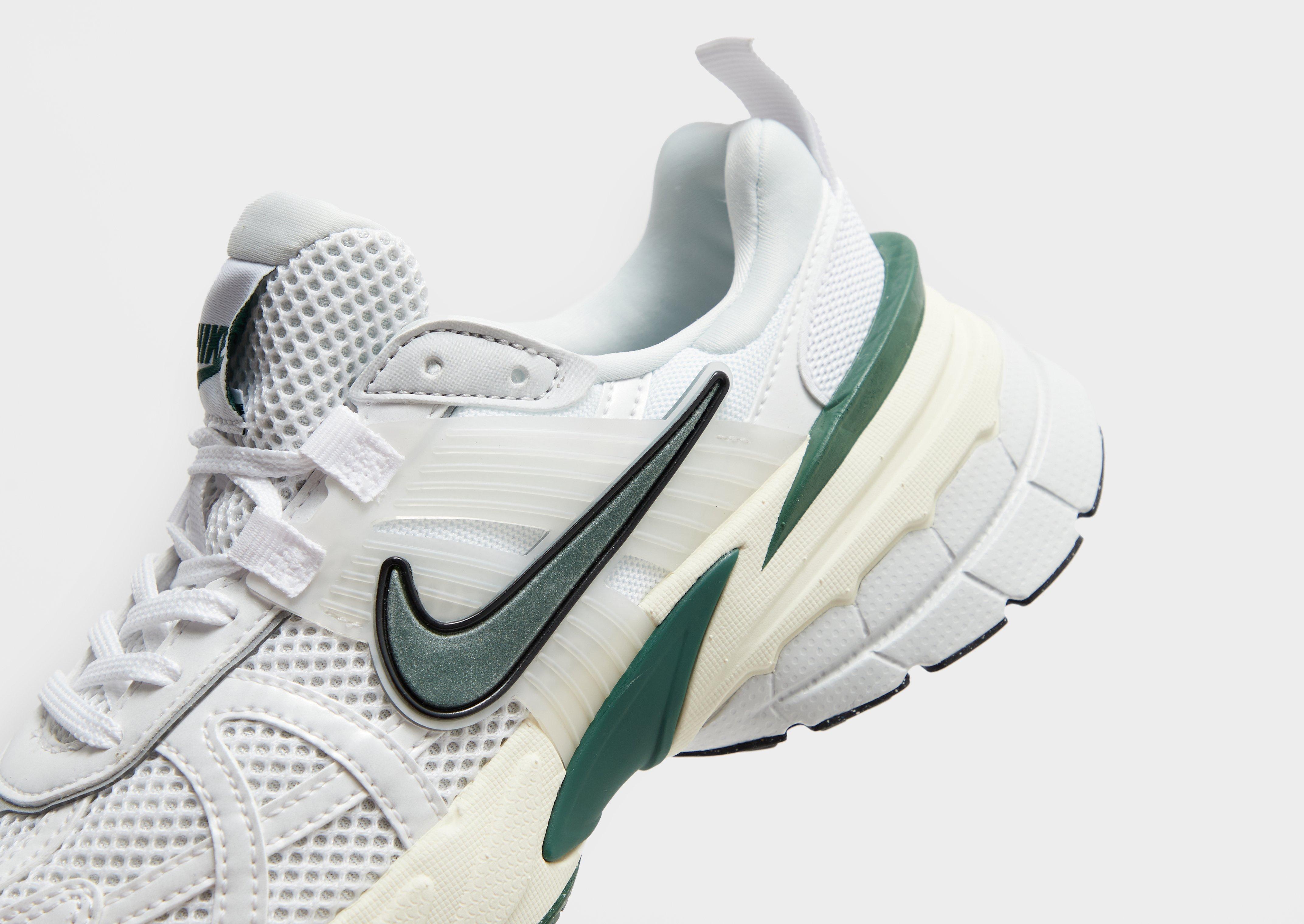 Adidași de damă NIKE V2K RUN FD0736-101 Argintiu