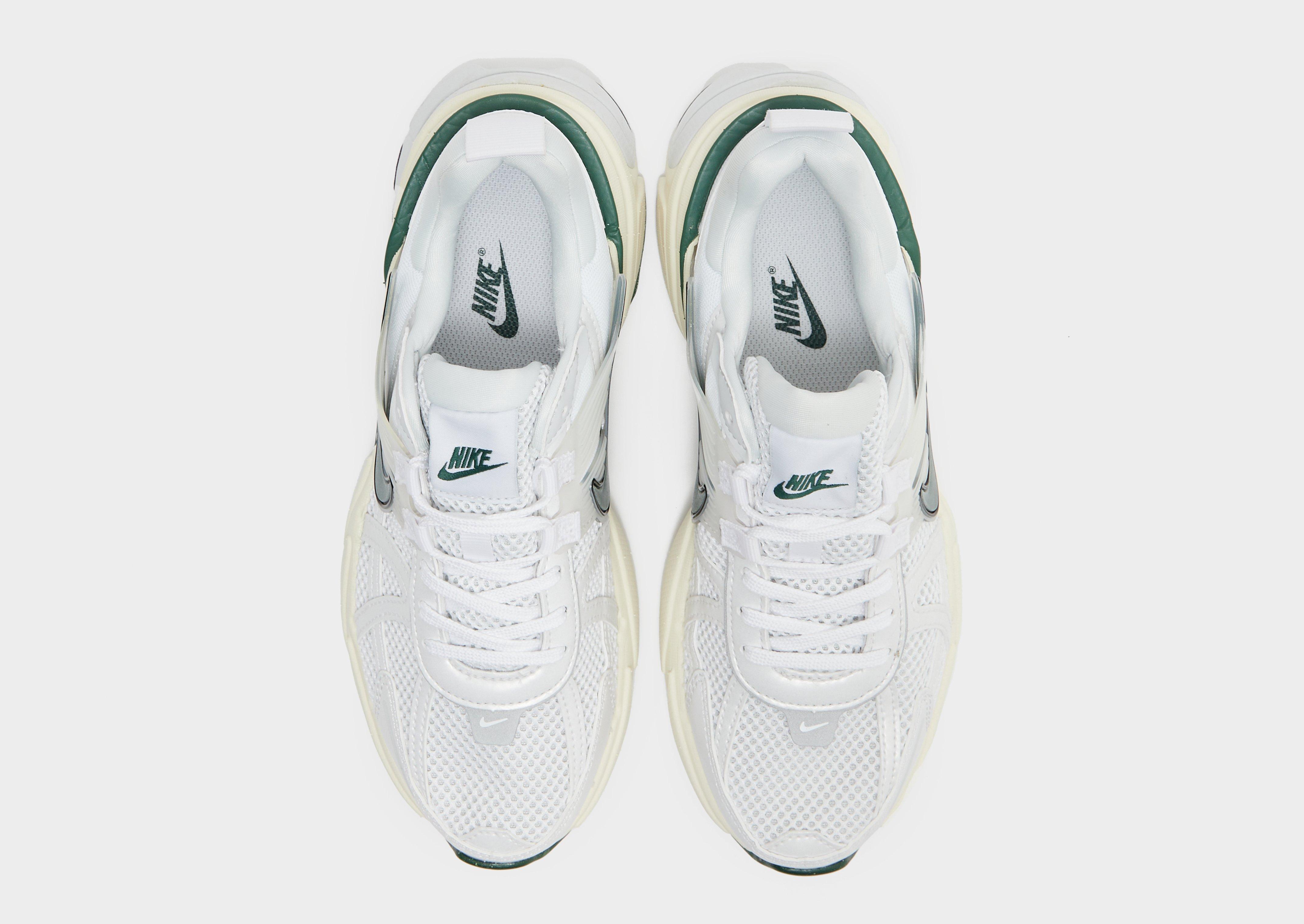 Adidași de damă NIKE V2K RUN FD0736-101 Argintiu