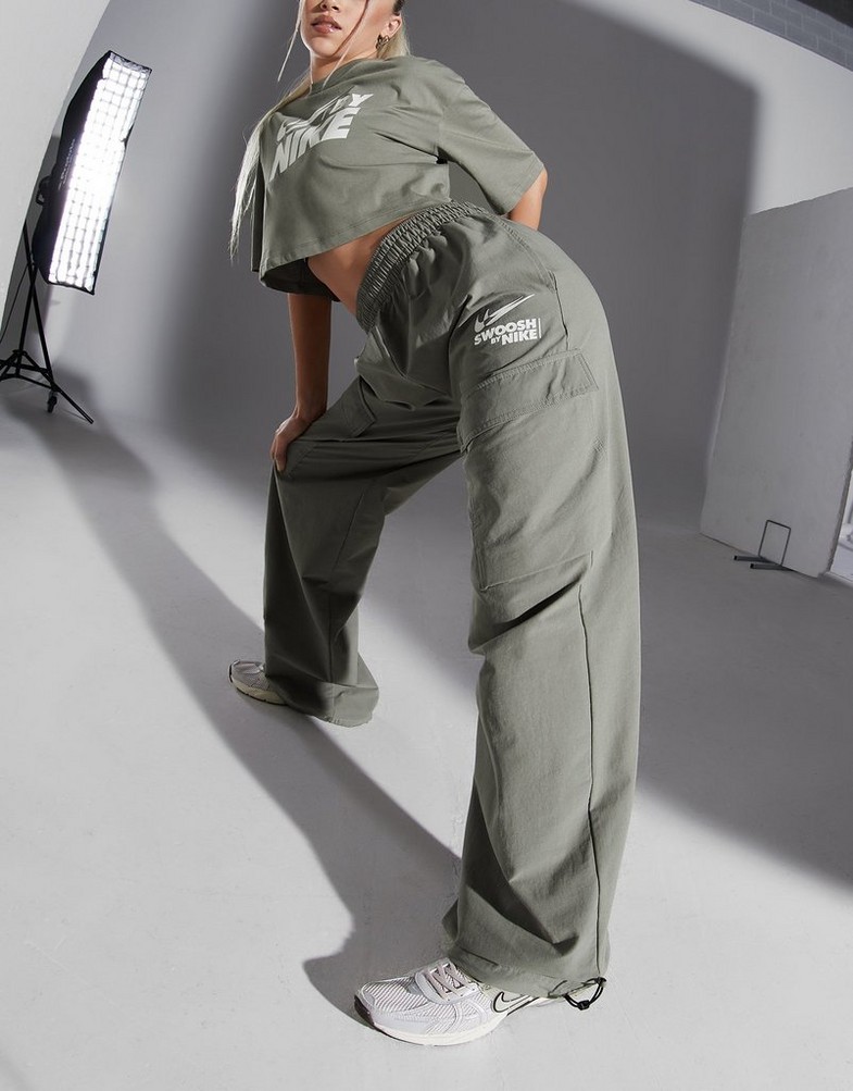 Pantaloni pentru femei NIKE PANTALONI  W NSW CARGO WOVEN GLS GYM LIFE FZ4637-053 Gri