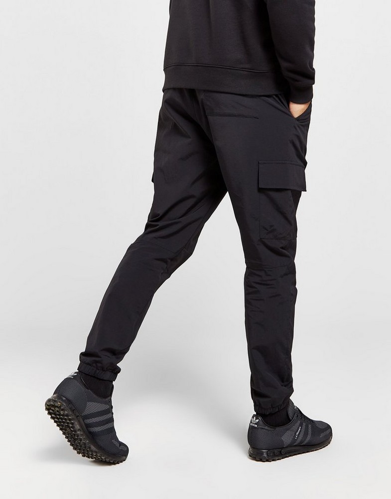 Pantaloni pentru bărbați ADIDAS PANTALONI  CM WOVEN PANT GRAPHIC IS6113 Negru