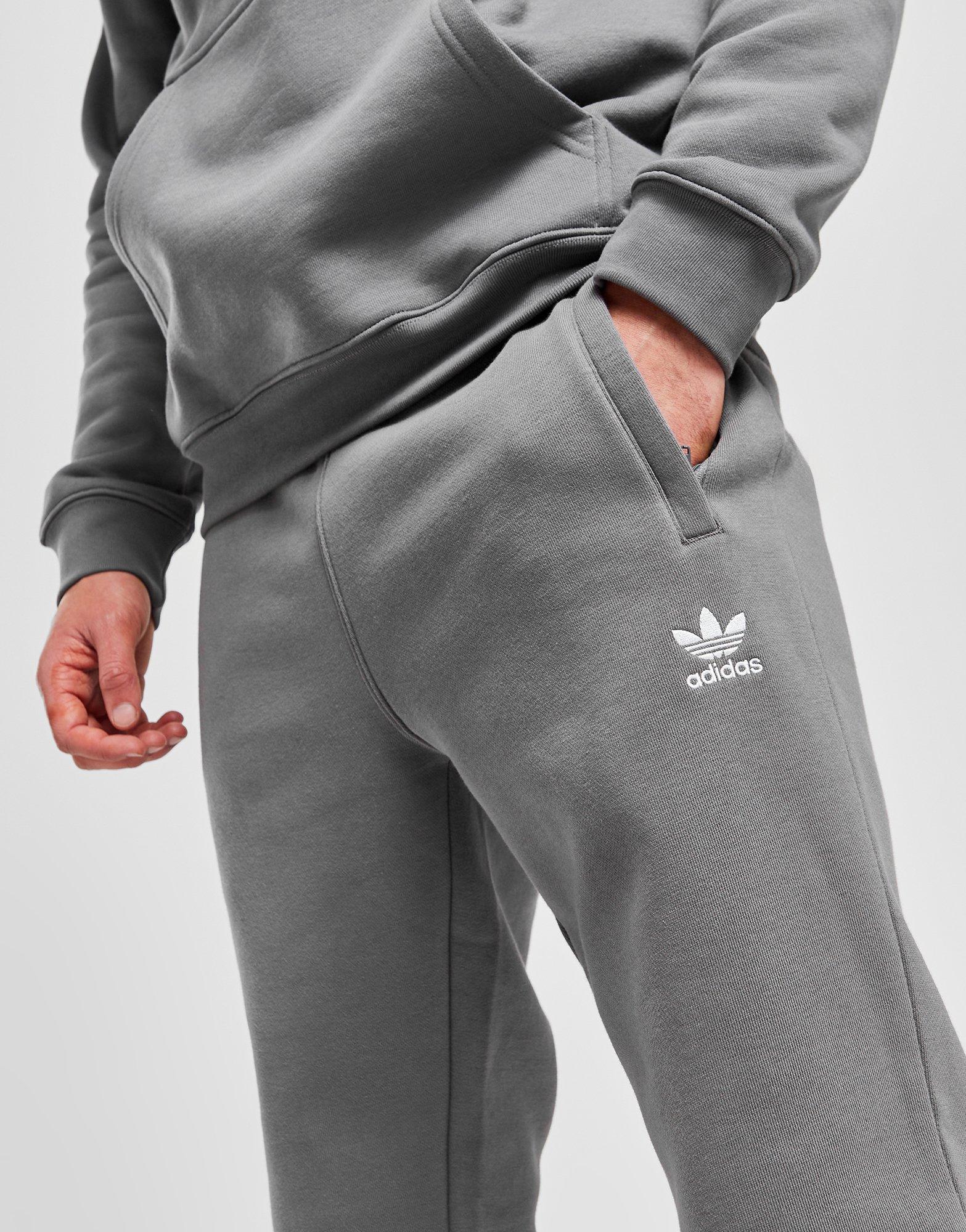 Muške hlače ADIDAS HLAČE ESSENTIALS PANT ORIGINALS CORE IZ0019 siva