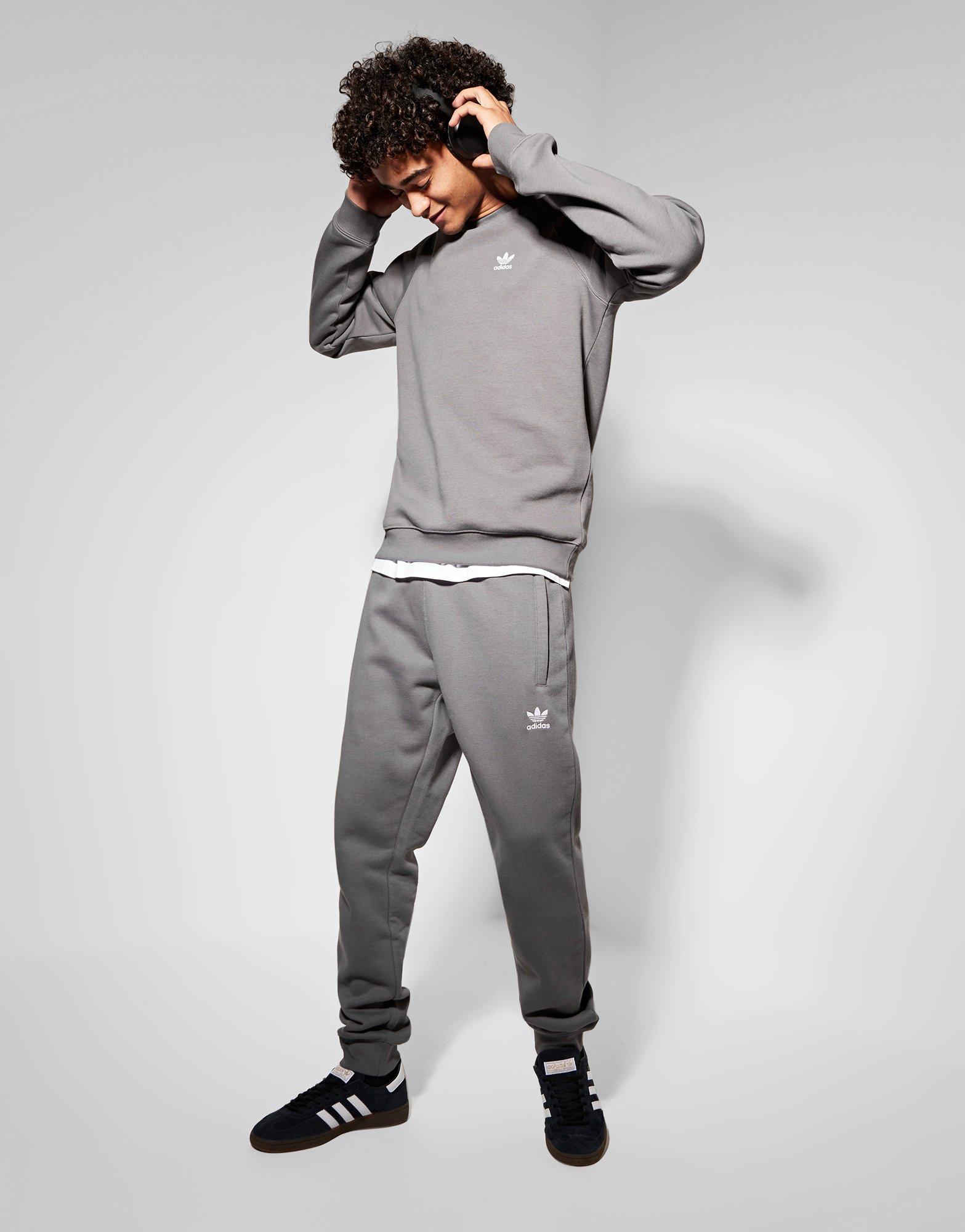 Vyriškas džemperis ADIDAS DŽEMPERIS ESSENTIAL CREW ORIGINALS CORE IZ0016 Pilka