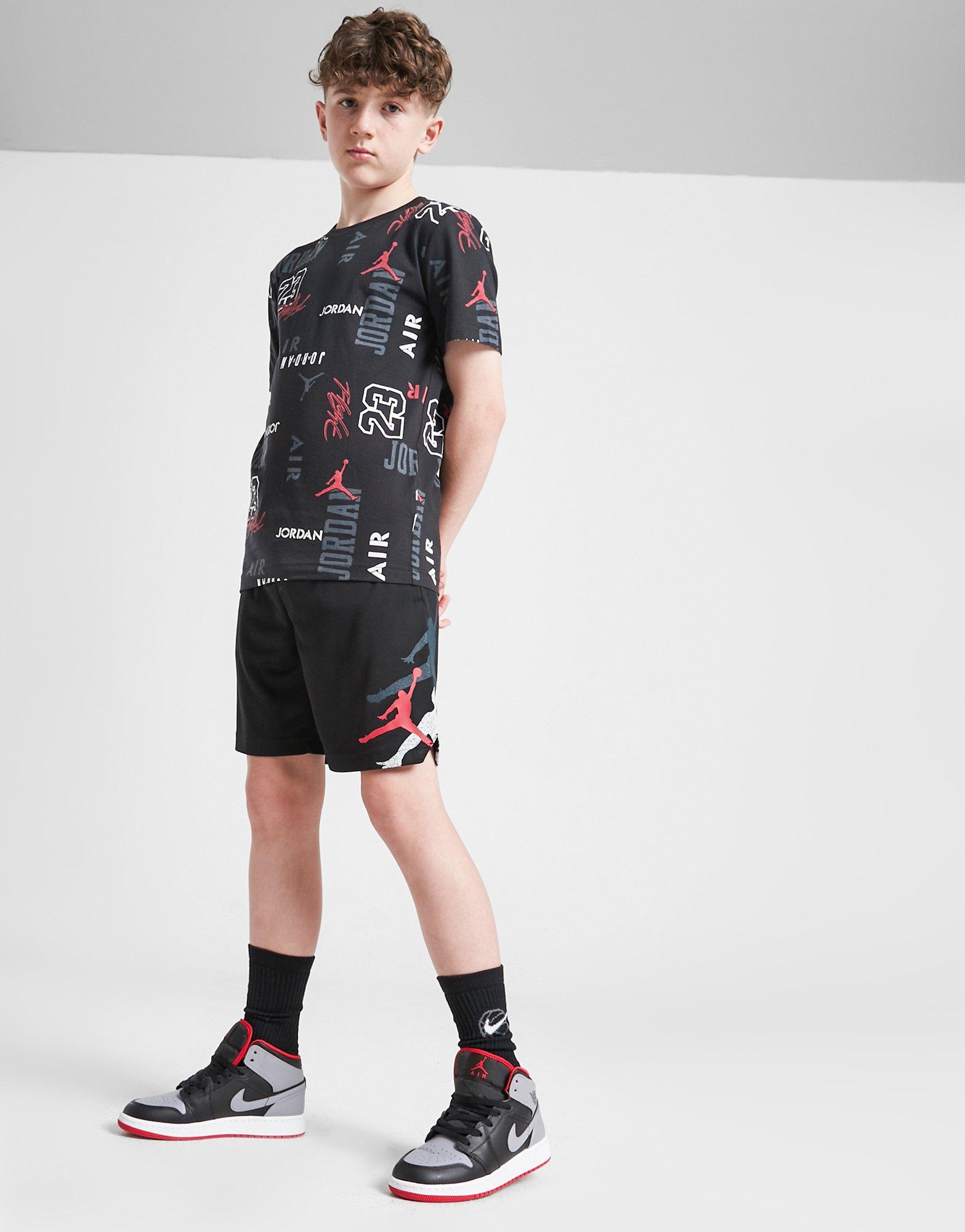 Gyerek rövidnadrág JORDAN RÖVIDNADRÁG JMPN REAPEAT SHRT BLK/RD B 95D183-023 Fekete