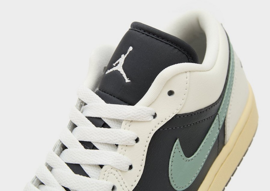 Жіночі кросівки AIR JORDAN 1 LOW  DC0774-001 Бежевий