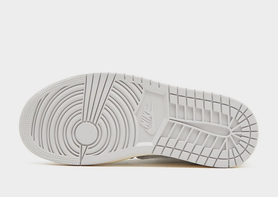 Жіночі кросівки WMNS AIR JORDAN 1 MM HIGH FB9891-001 Білий