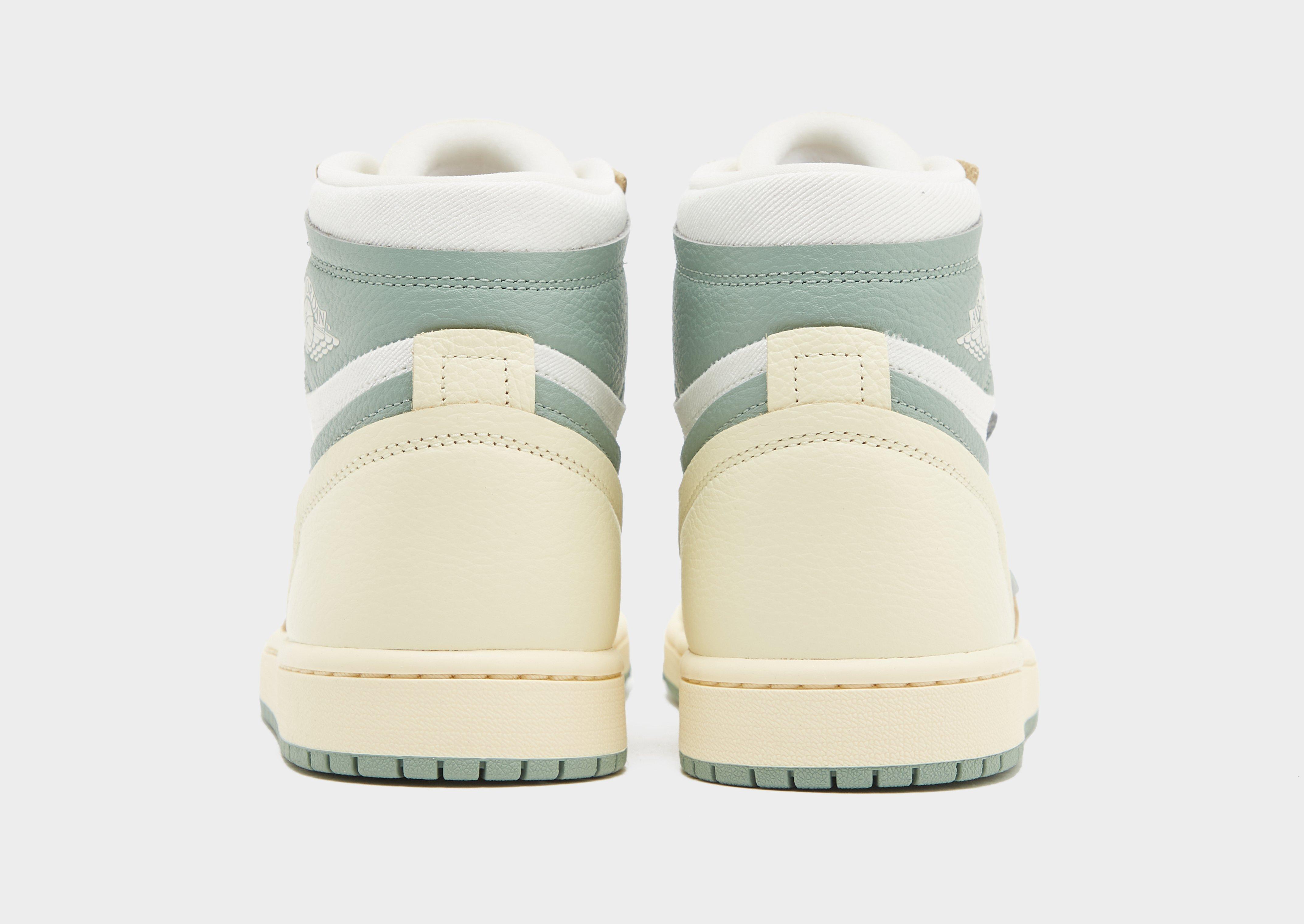 Buty sneakersy damskie WMNS AIR JORDAN 1 MM HIGH FB9891-104 Biały