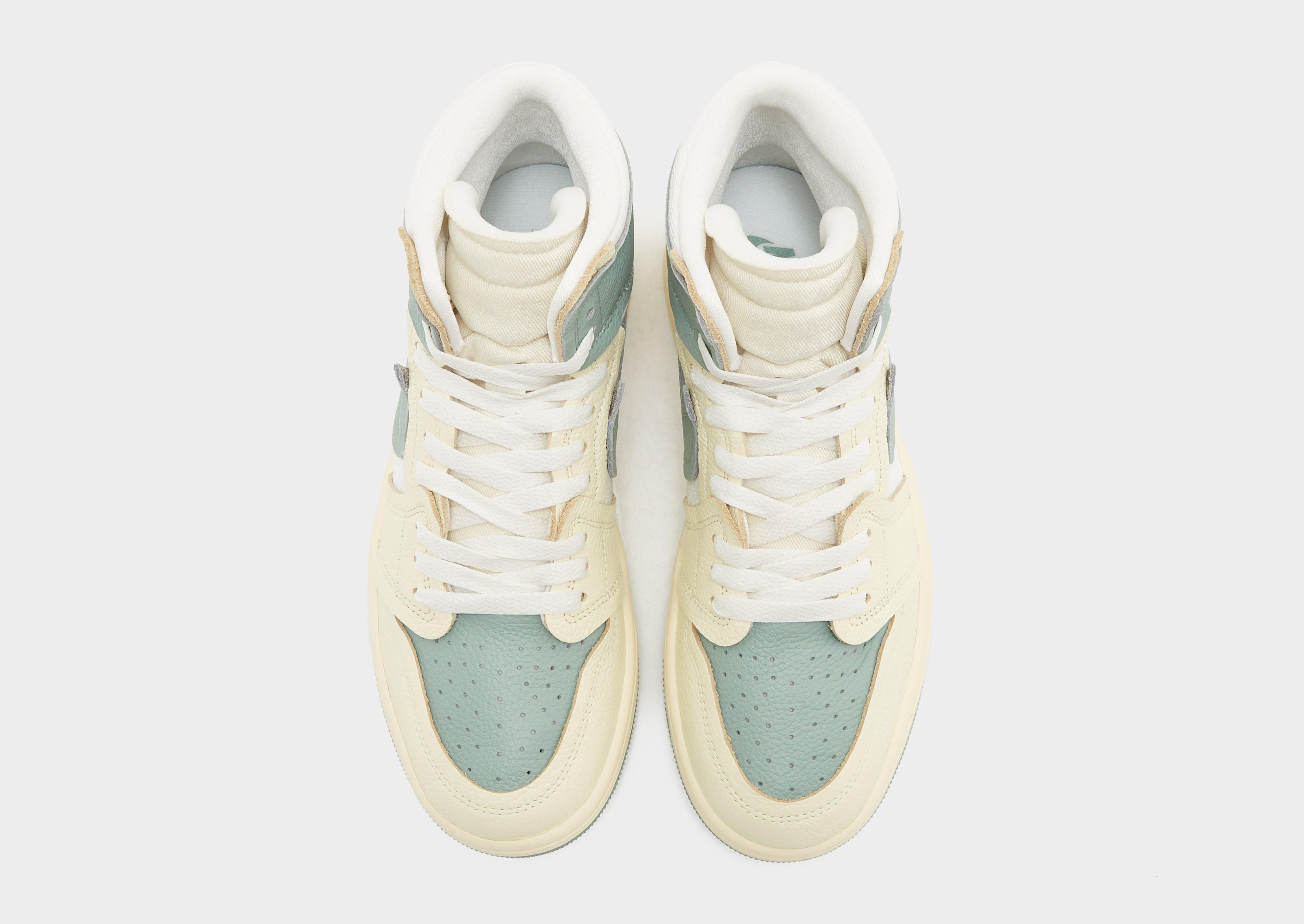 Buty sneakersy damskie WMNS AIR JORDAN 1 MM HIGH FB9891-104 Biały