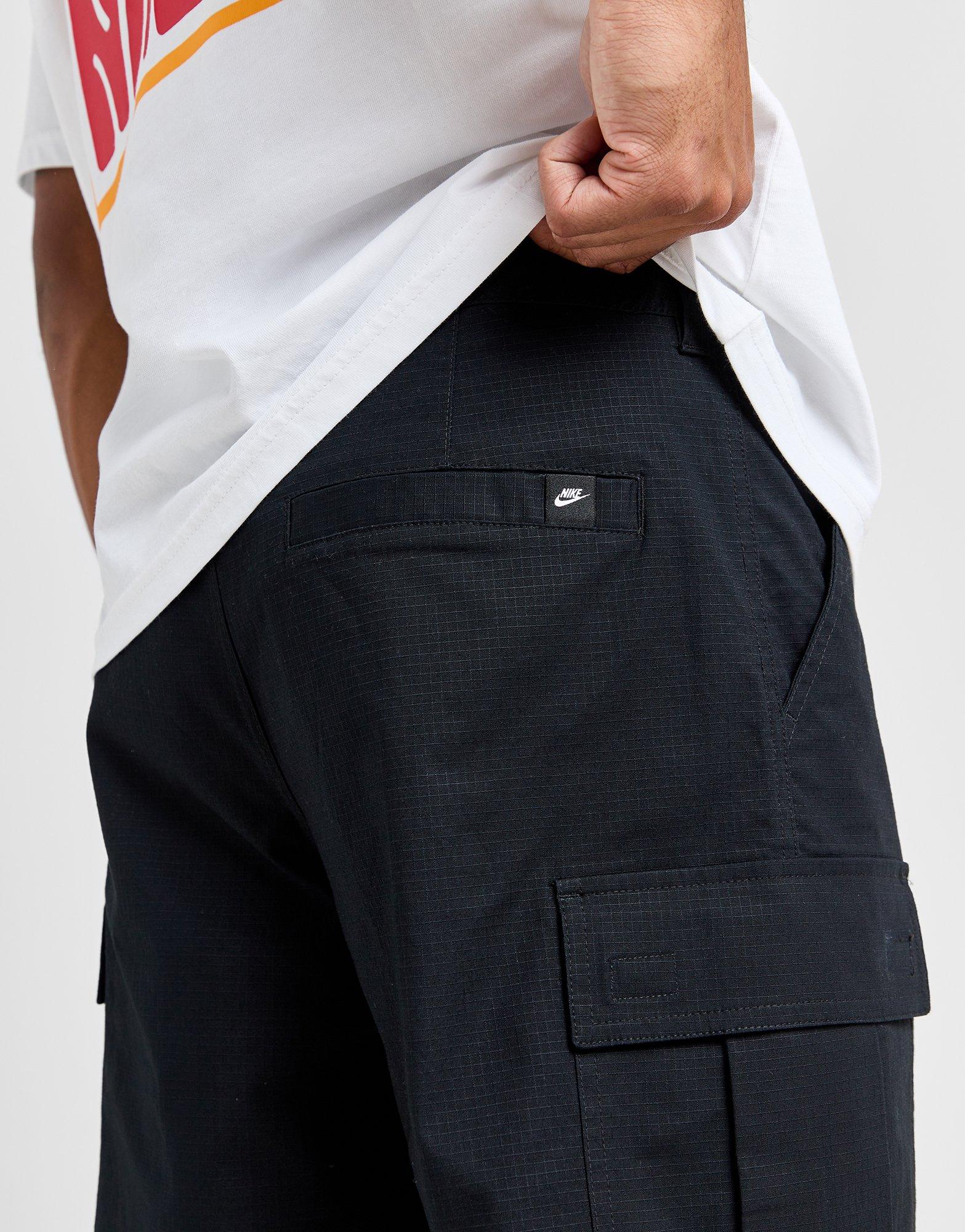 Pantaloni scurți pentru bărbați NIKE PANTALONI SCURȚI M NK CLUB WVN CARGO SHORT FN3517-010 Negru