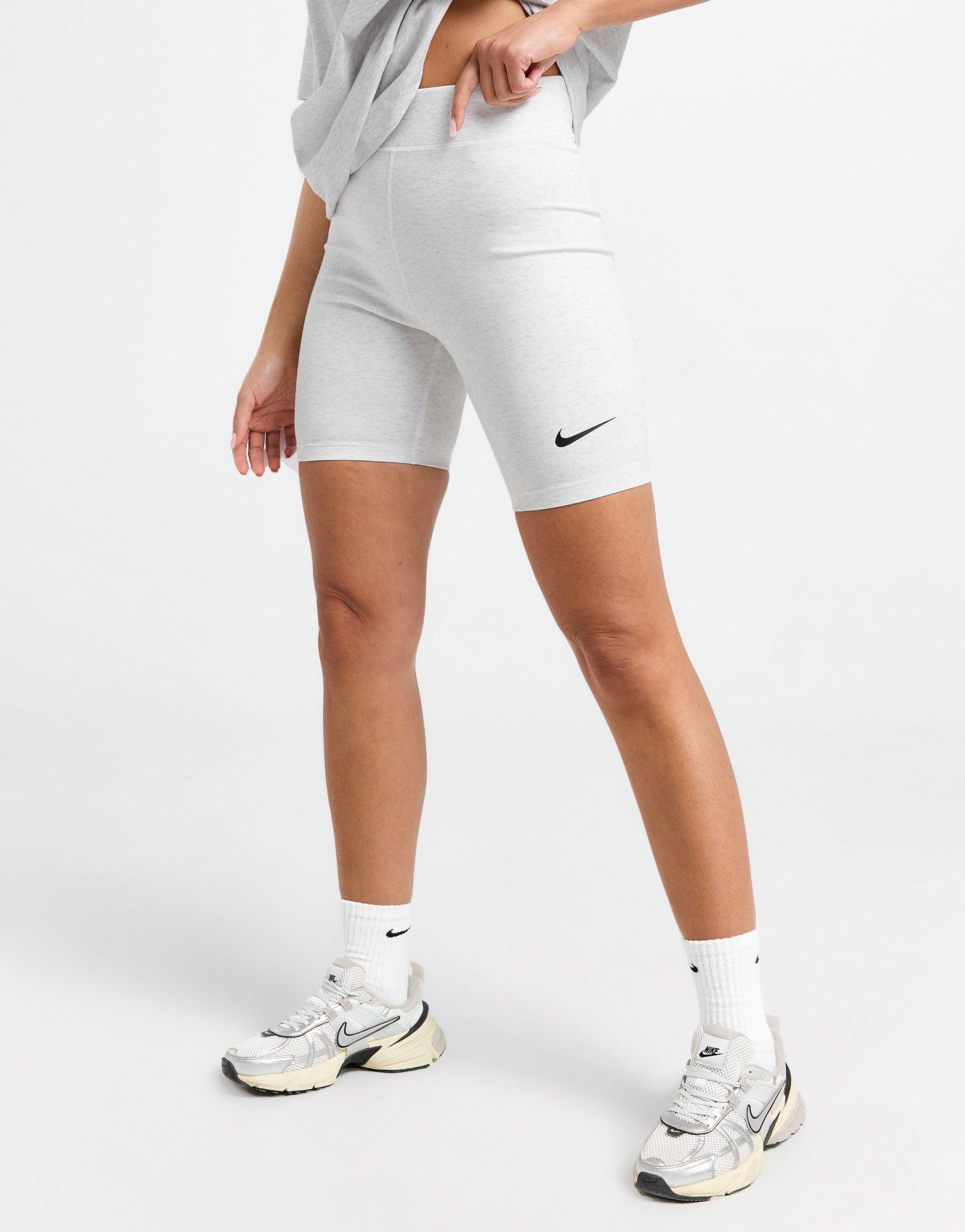 Női rövidnadrág NIKE RÖVIDNADRÁG W NSW NK CLSC HR 8IN SHORT DV7797-051 Szürke