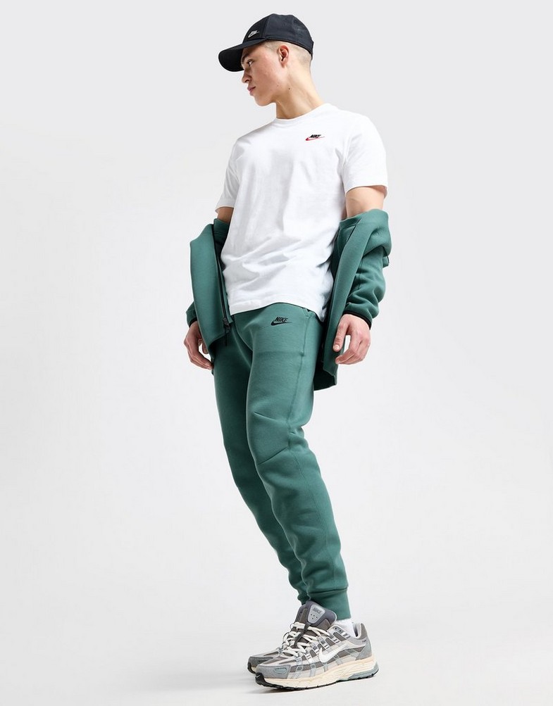 Pantaloni pentru bărbați NIKE PANTALONI  TECH FLEECE FB8002-361 Verde
