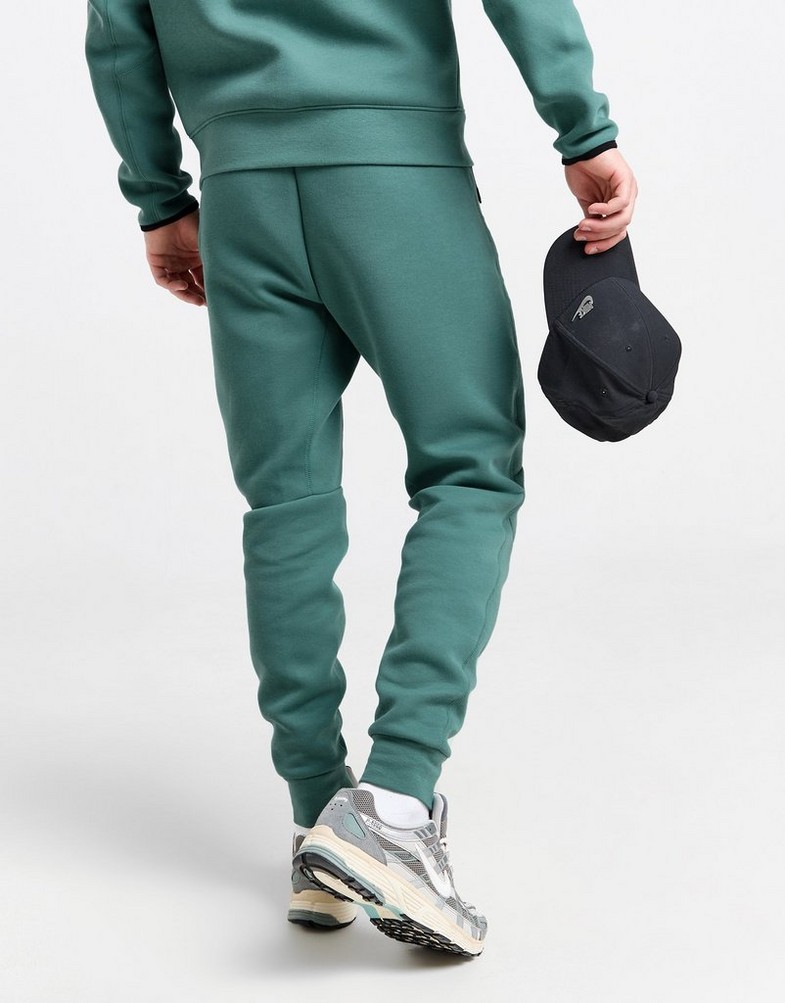 Pantaloni pentru bărbați NIKE PANTALONI  TECH FLEECE FB8002-361 Verde