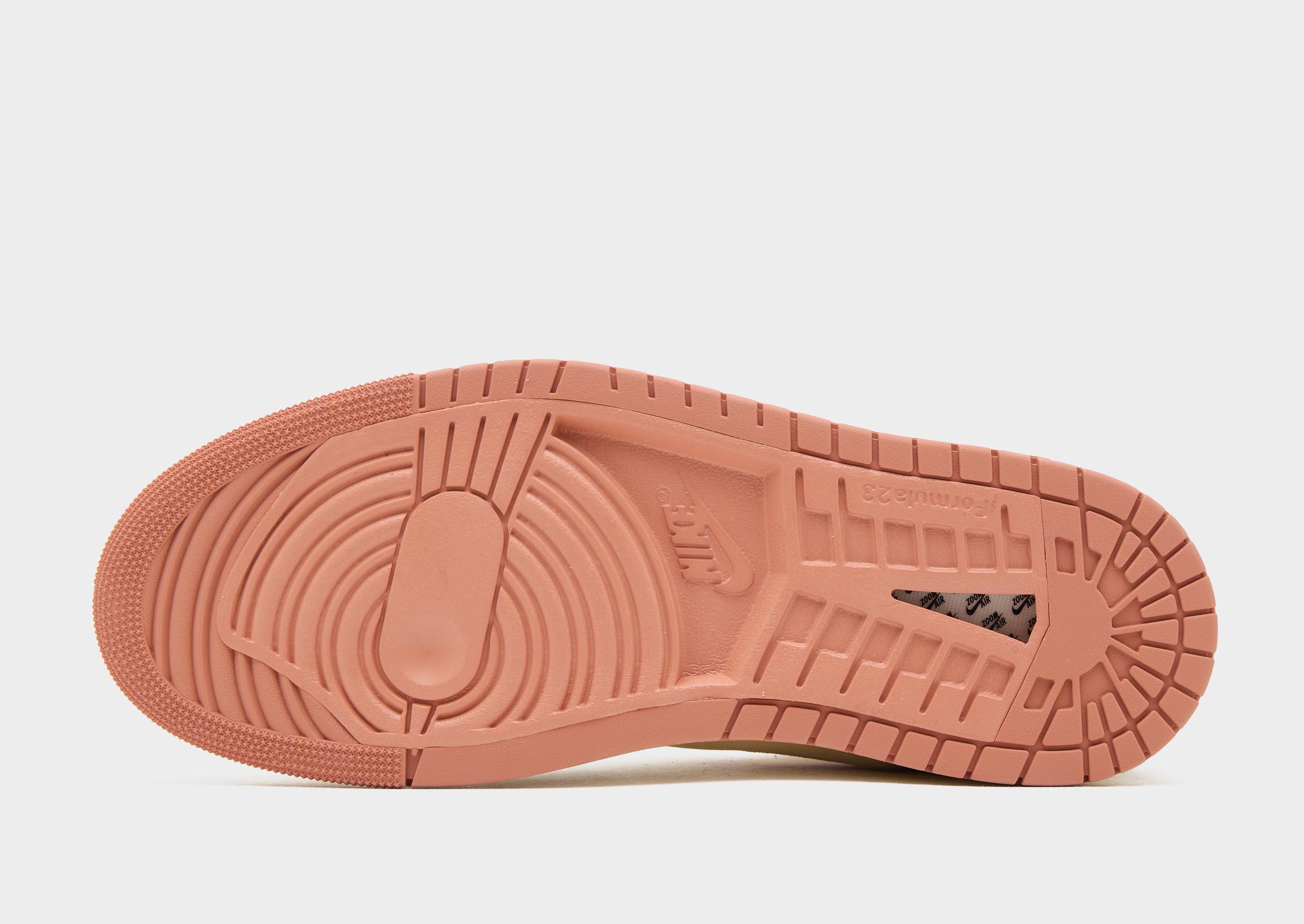 Adidași pentru bărbați AIR JORDAN 1 ZM AIR CMFT 2 DV1307-102 Bej