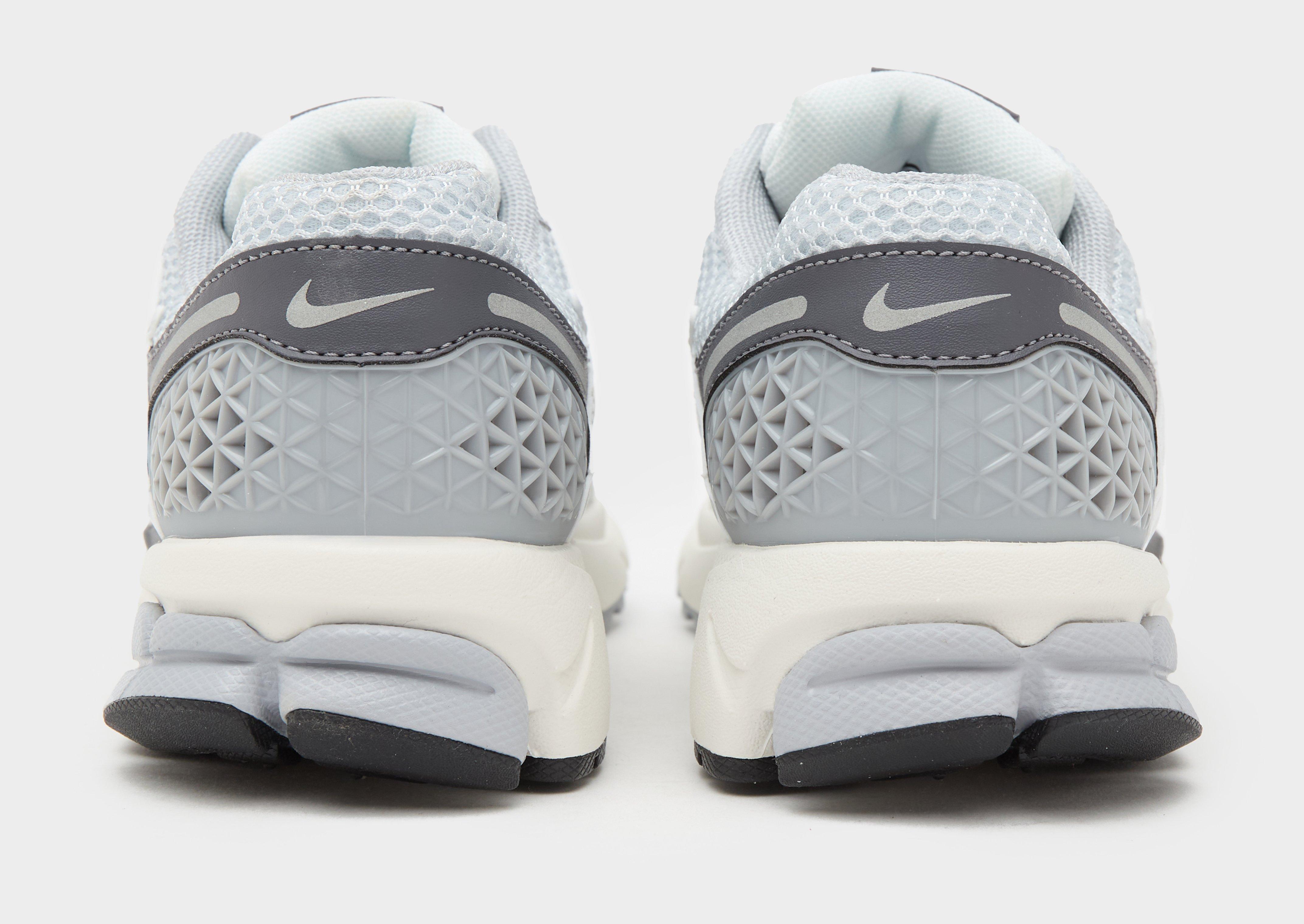 Buty sneakersy damskie NIKE W ZOOM VOMERO 5 GCEL FD9919-001 Szary