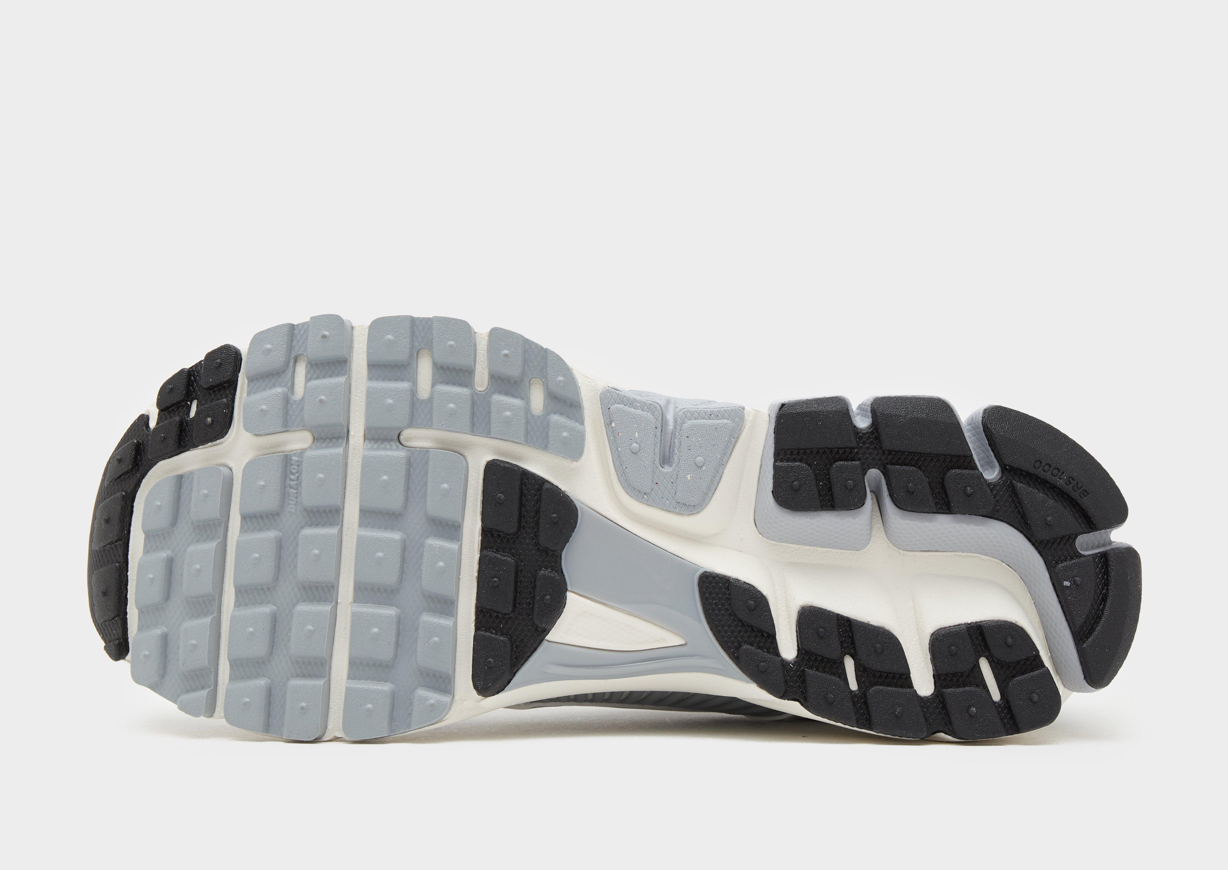 Buty sneakersy damskie NIKE W ZOOM VOMERO 5 GCEL FD9919-001 Szary