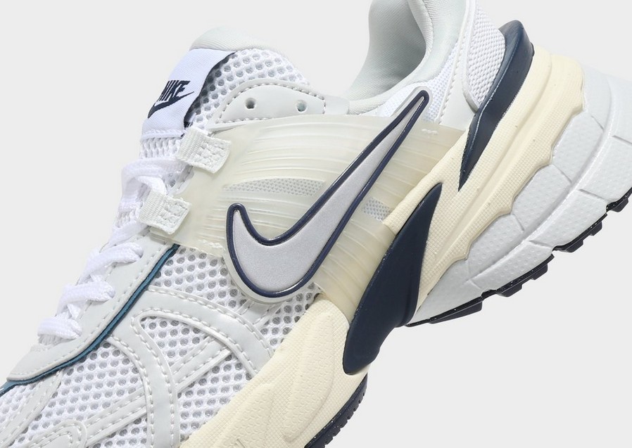 Dámske tenisky NIKE V2K RUN FD0736-102 Biela