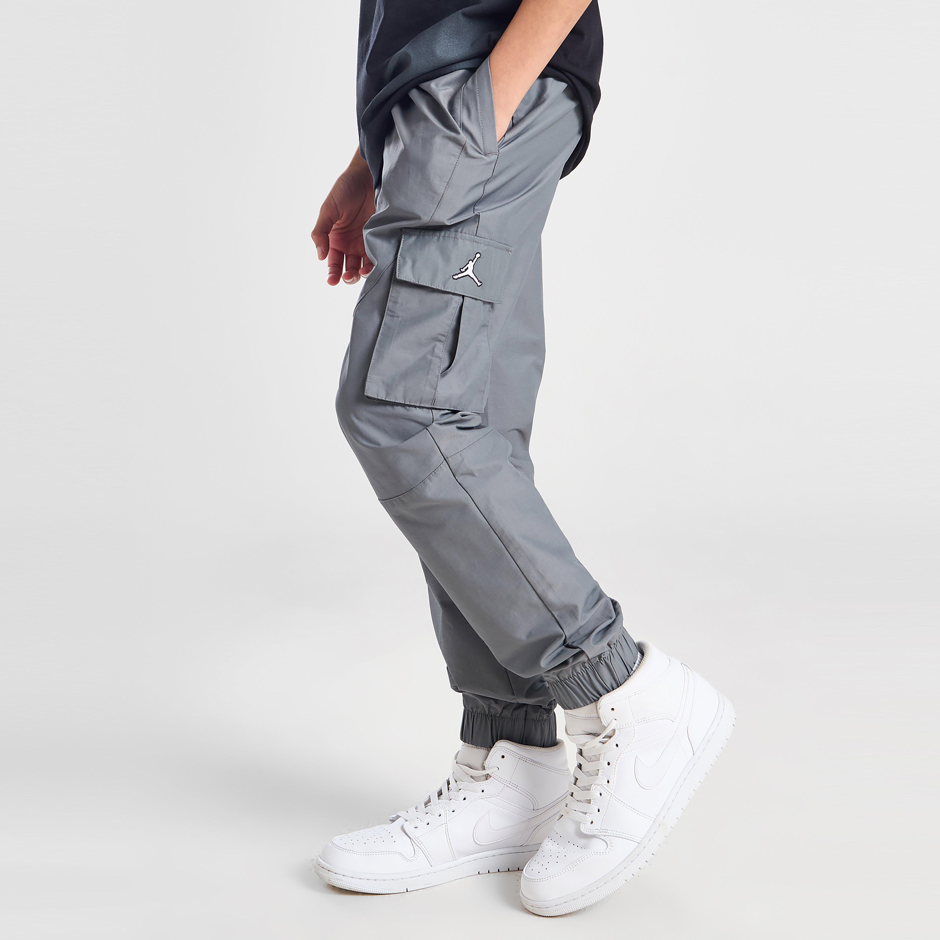Pantaloni pentru copii JORDAN PANTALONI  WVN JMPN CRGO GRY/WH B