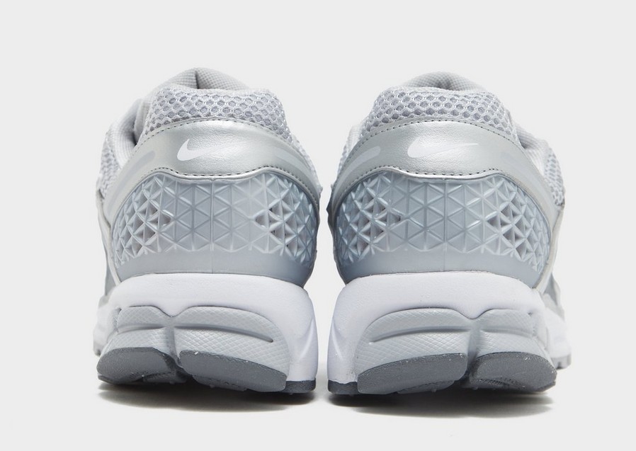 Мъжки маратонки NIKE ZOOM VOMERO 5 FJ4151-003 Сребрист