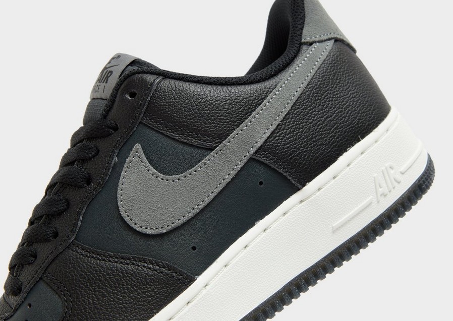Чоловічі кросівки NIKE AIR FORCE 1 '07 LV8  FJ4170-004 Чорний