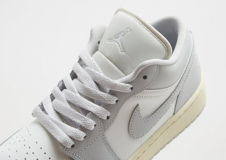 Жіночі кросівки AIR JORDAN 1 LOW  DC0774-103 Бежевий