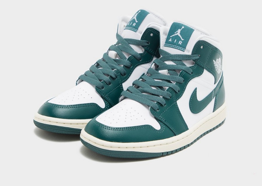 Дамски обувки AIR JORDAN 1 MID BQ6472-133 Бял