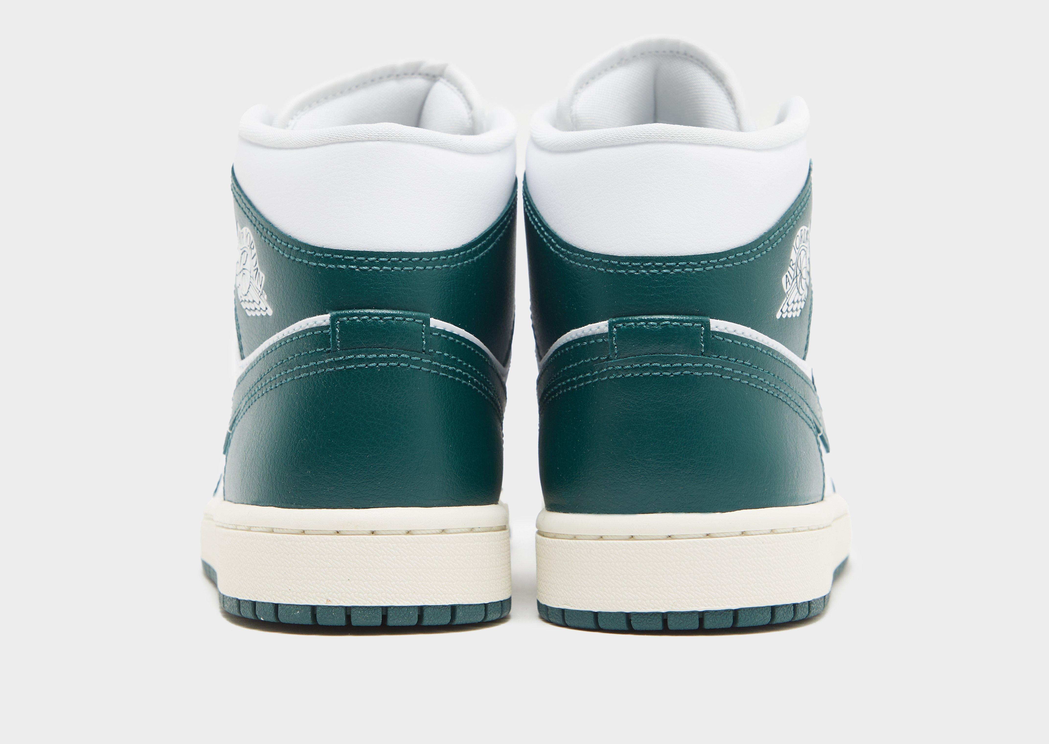 Дамски обувки AIR JORDAN 1 MID BQ6472-133 Бял