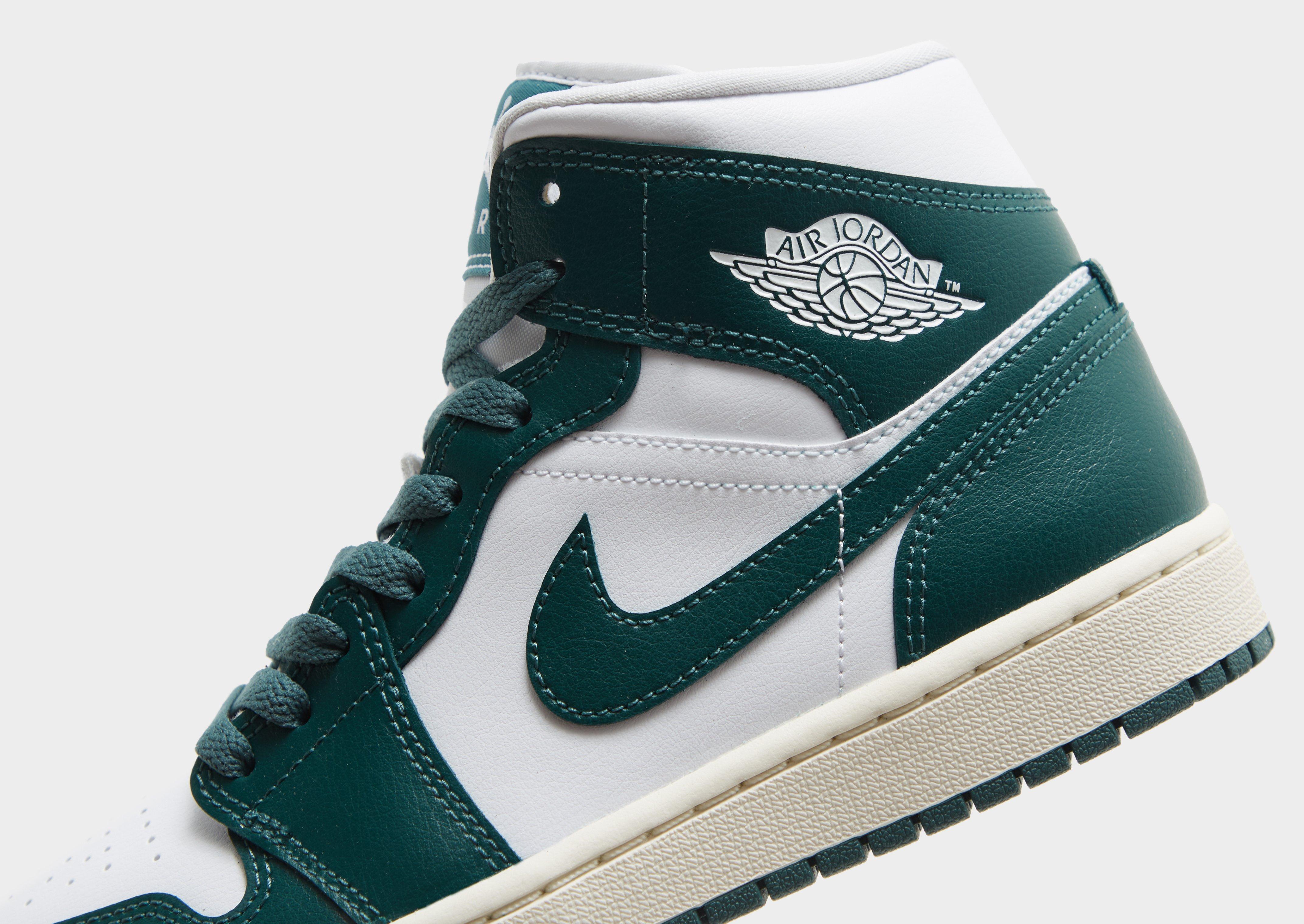 Дамски обувки AIR JORDAN 1 MID BQ6472-133 Бял