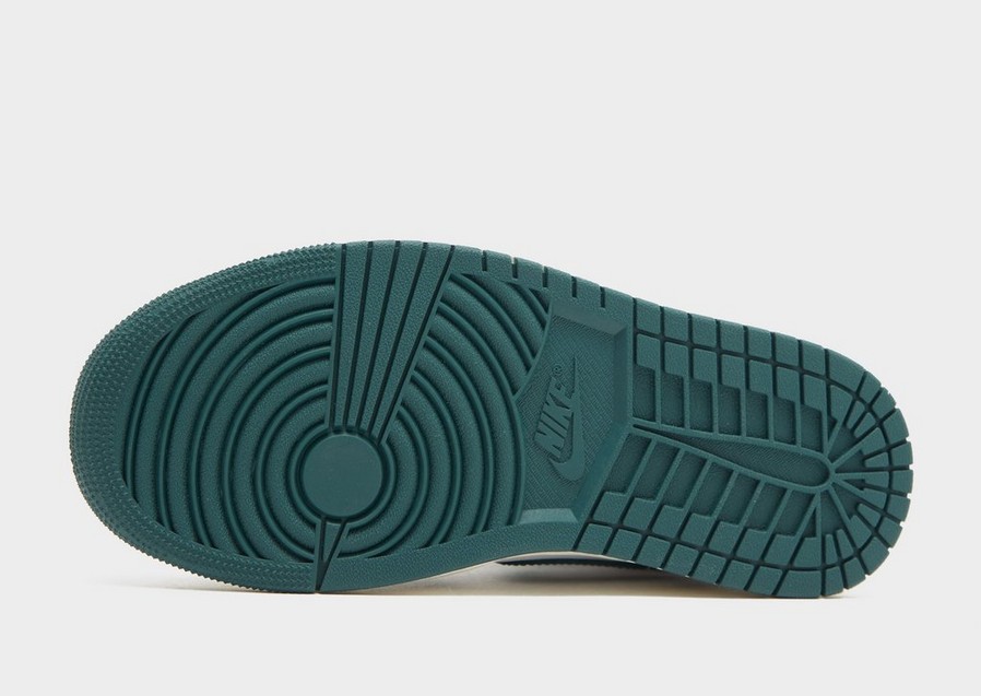 Дамски обувки AIR JORDAN 1 MID BQ6472-133 Бял